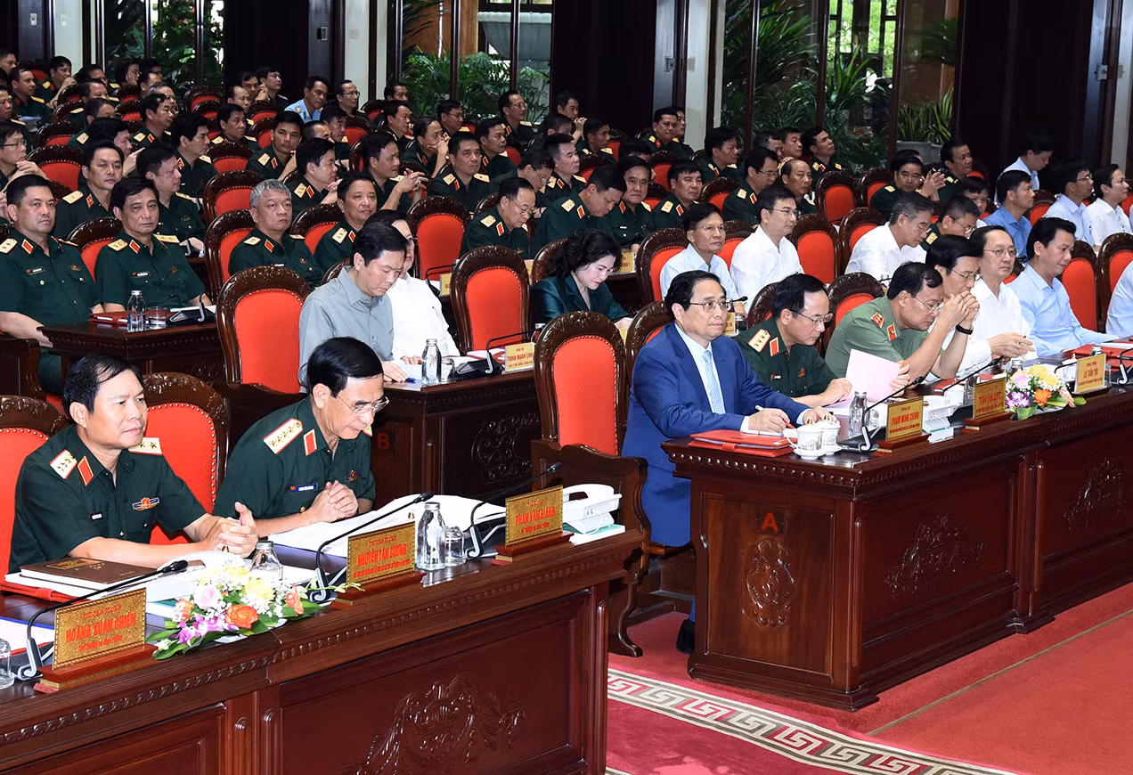 Thủ tướng Phạm Minh Chính và các đại biểu tham dự Hội nghị Quân chính toàn quân 6 tháng đầu năm 2024.
