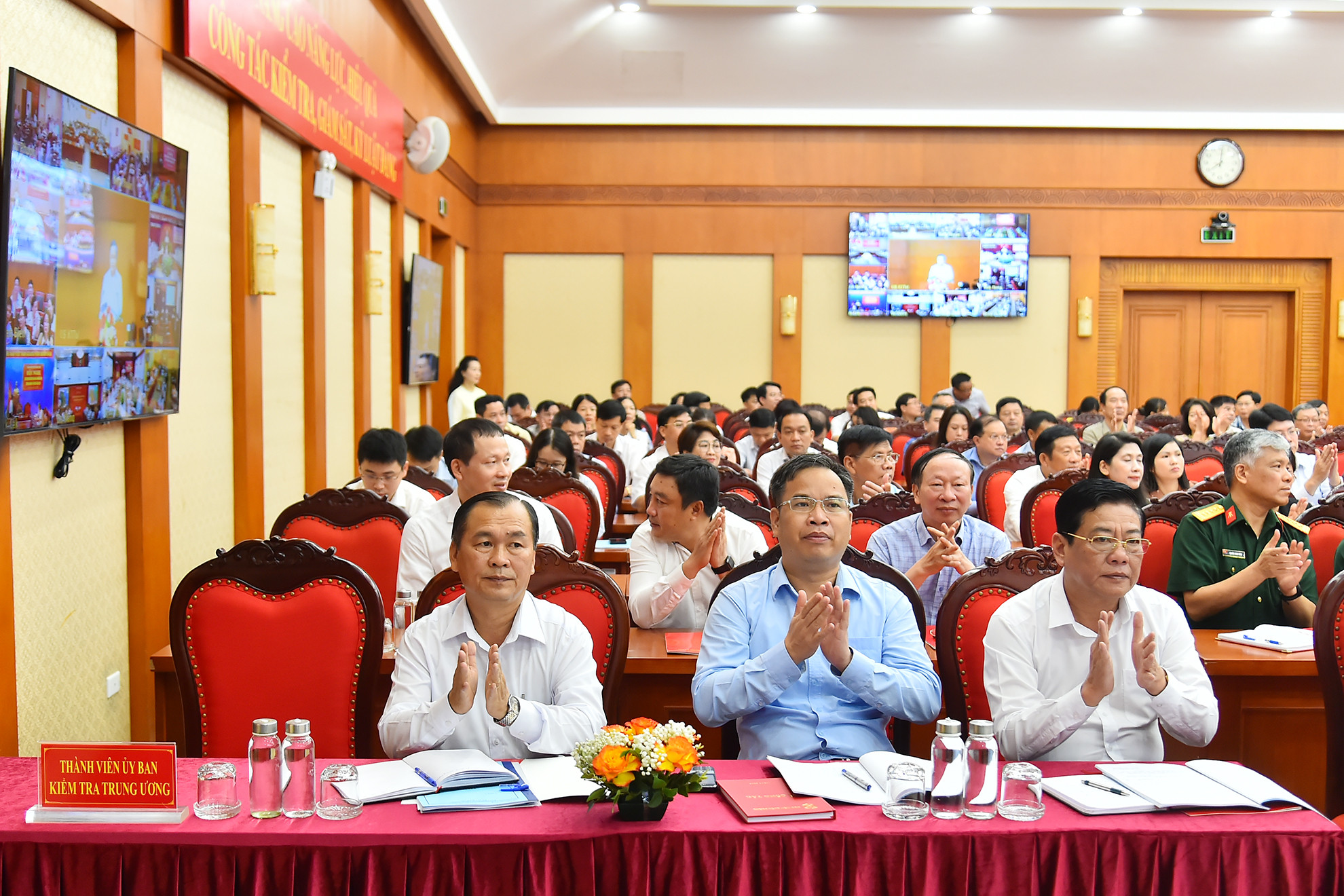 Các đồng chí lãnh đạo, thành viên Ủy ban Kiểm tra Trung ương và đại biểu tham dự hội nghị.