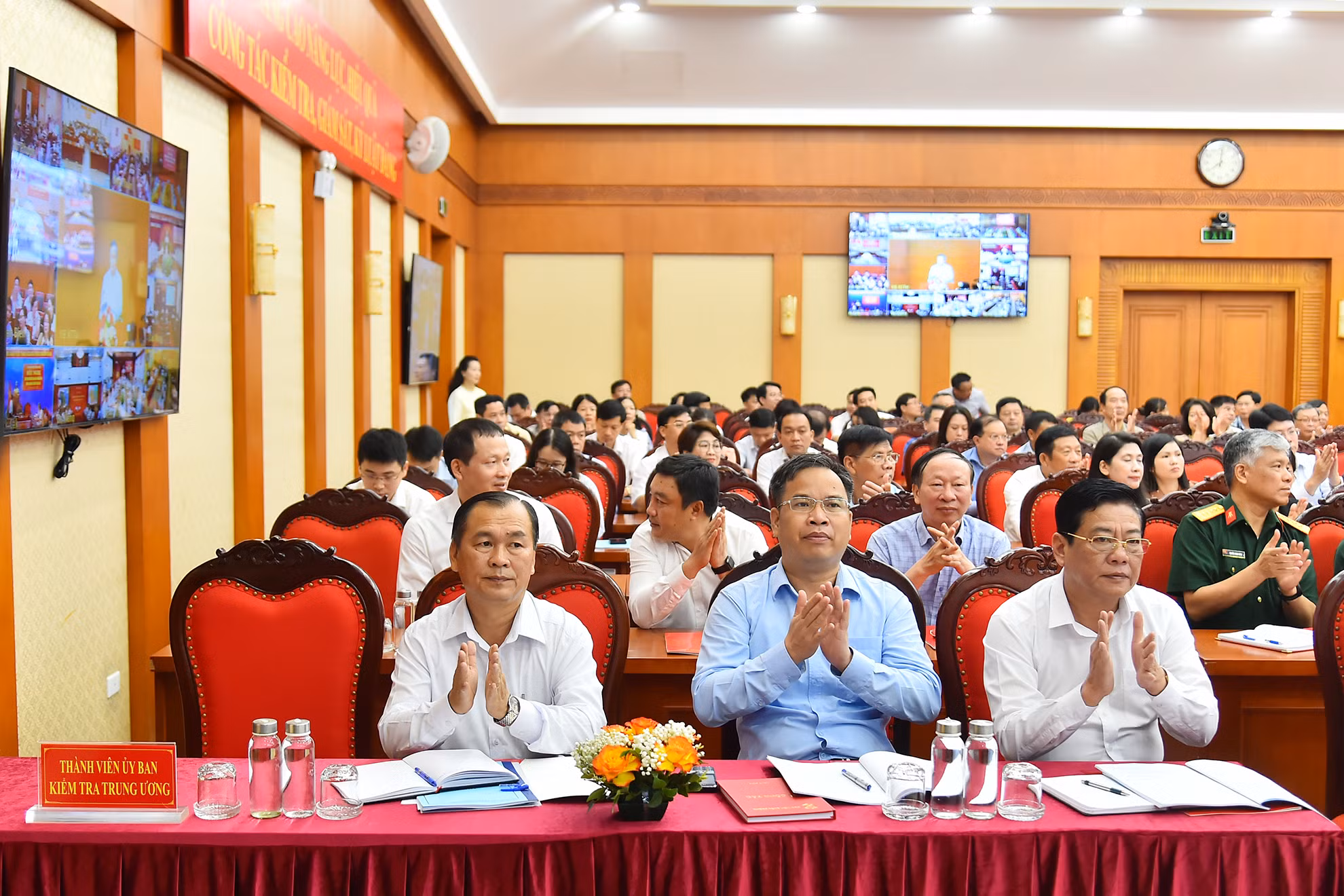 Các đồng chí lãnh đạo, thành viên Ủy ban Kiểm tra Trung ương và đại biểu tham dự hội nghị.