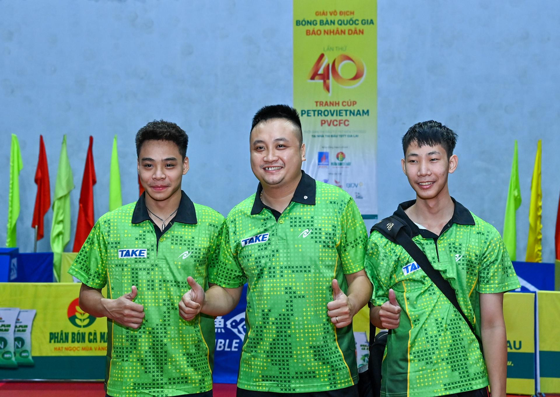 Niềm vui của các vận động viên đội Khánh Hoà khi tham dự lễ khai mạc.