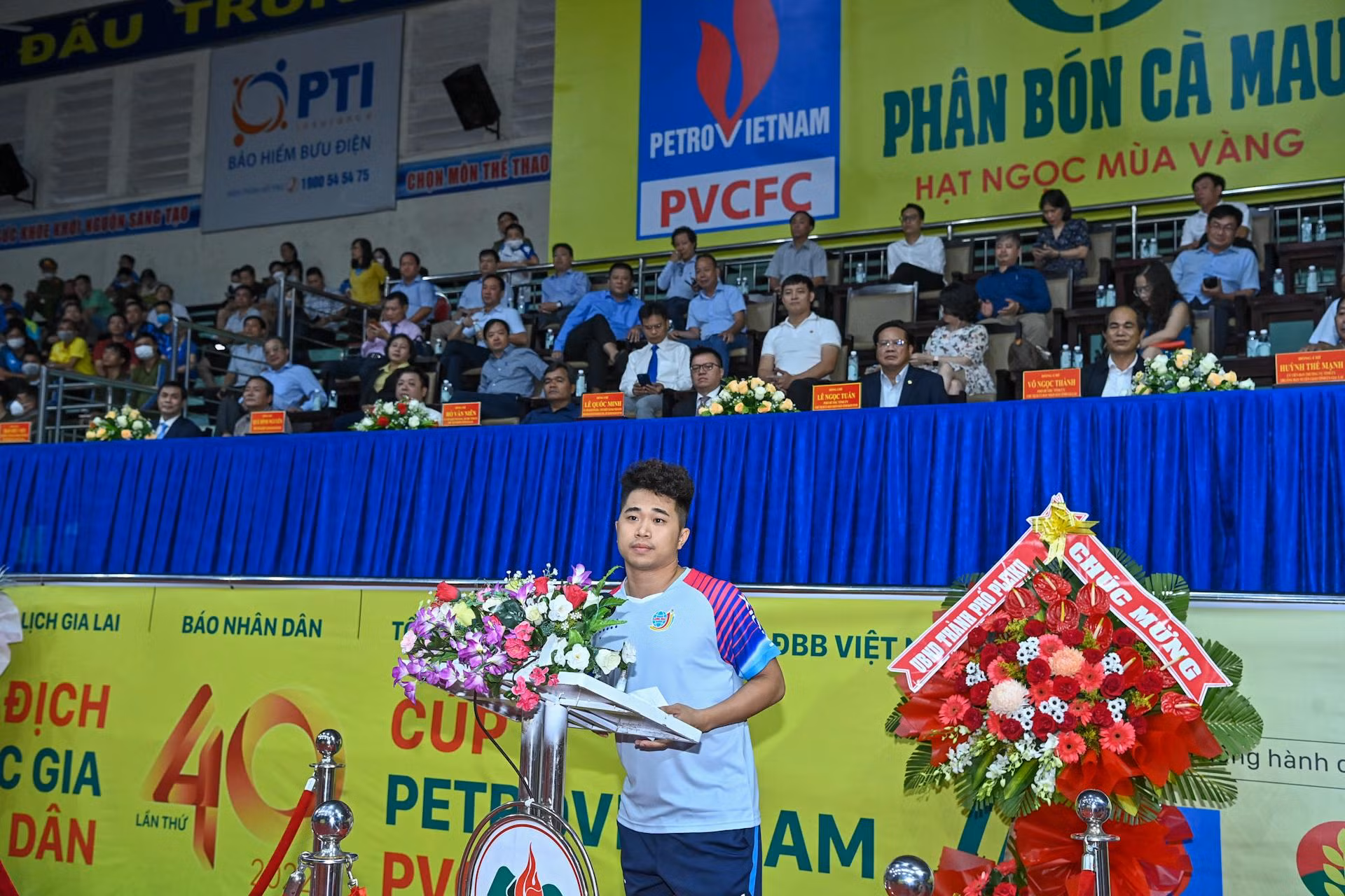 Vận động viên Nguyễn Đức Tuân (Long Hải-Hải Dương) thay mặt các vận động viên tuyên thệ tại lễ khai mạc.