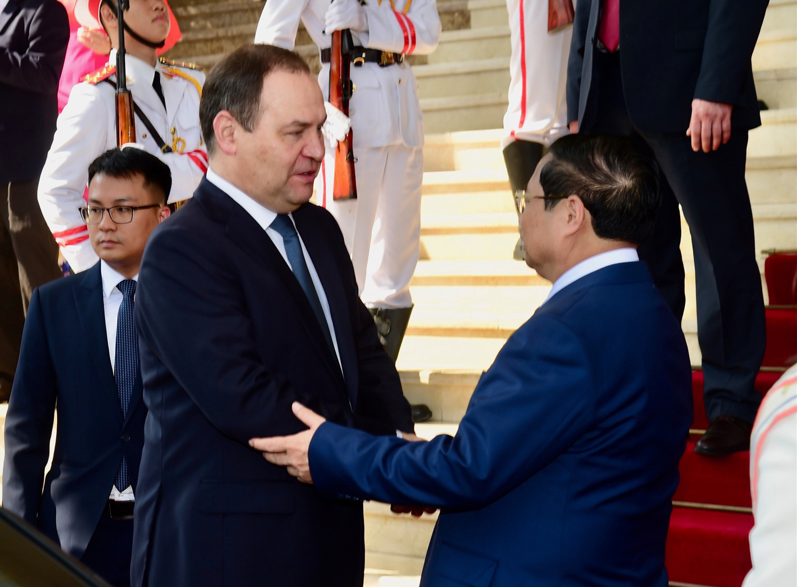 [Ảnh] Thủ tướng Phạm Minh Chính và Thủ tướng Cộng hòa Belarus Roman Golovchenko chứng kiến Lễ trao văn kiện hợp tác ảnh 10