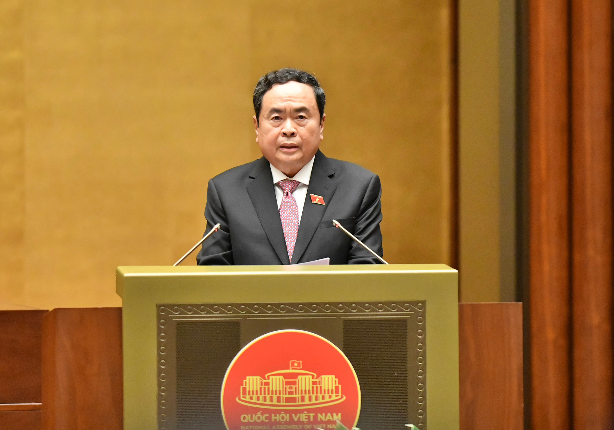 Phó Chủ tịch Thường trực Quốc hội điều hành hoạt động của Ủy ban Thường vụ Quốc hội và Quốc hội Trần Thanh Mẫn đề nghị các vị đại biểu Quốc hội phát huy dân chủ, nêu cao tinh thần trách nhiệm, tập trung nghiên cứu kỹ lưỡng, thảo luận sôi nổi, đóng góp nhiều ý kiến tâm huyết, sâu sắc, chất lượng để đáp ứng các yêu cầu, nhiệm vụ phát triển kinh tế-xã hội, bảo đảm quốc phòng, an ninh của đất nước cũng như sự mong đợi của cử tri và nhân dân cả nước.