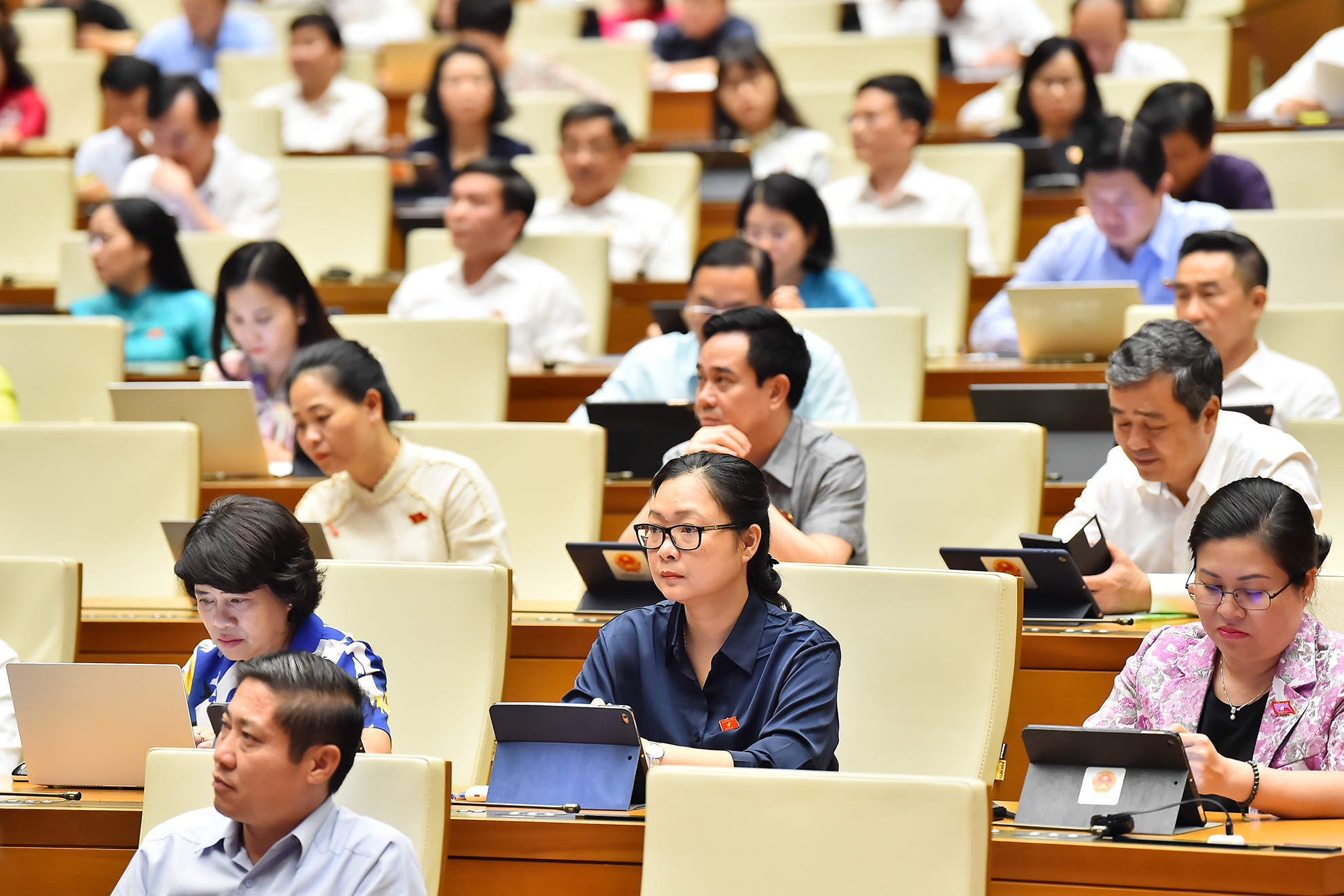 Các đại biểu Quốc hội dự phiên chất vấn và trả lời chất vấn về lĩnh vực công thương.