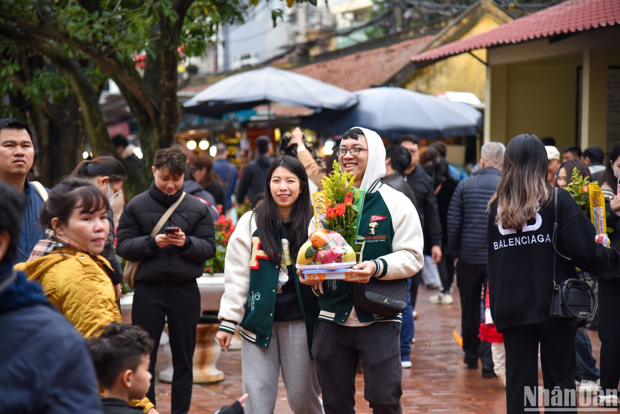 Phủ Tây Hồ là một trong những điểm đến được nhiều người dân ở Hà Nội lựa chọn ghé thăm mỗi dịp Tết Nguyên tiêu.