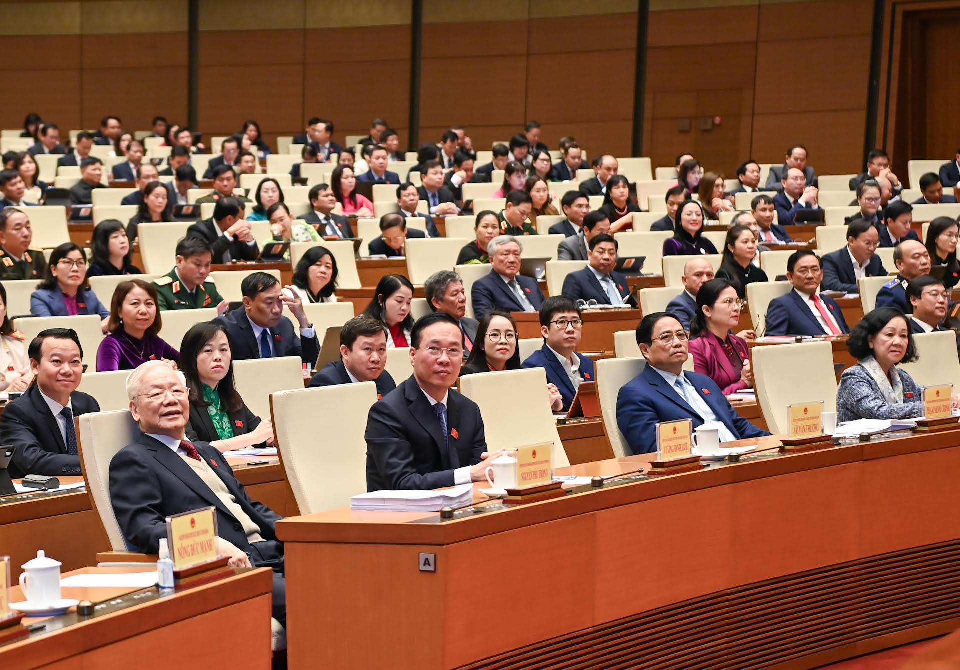 Kỳ họp bất thường lần thứ 5 diễn ra trong 2,5 ngày theo hình thức họp tập trung tại Nhà Quốc hội, Thủ đô Hà Nội, dự kiến bế mạc vào sáng 18/1.