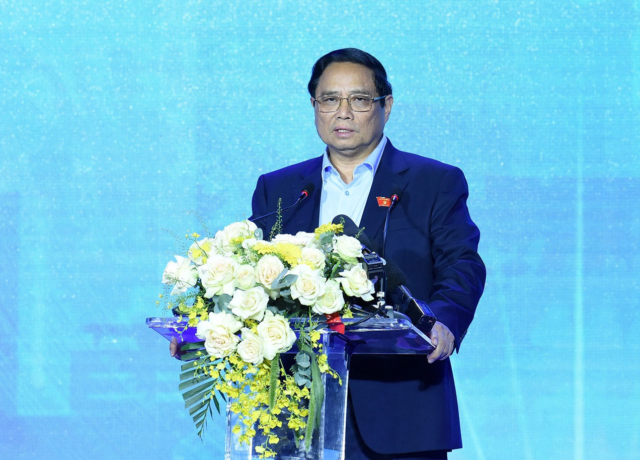 Thủ tướng Chính phủ Phạm Minh Chính phát biểu chỉ đạo Hội nghị. Thủ tướng ghi nhận, biểu dương những nỗ lực, cố gắng và kết quả đạt được của thành phố Hà Nội trong triển khai Đề án 06 thời gian qua.