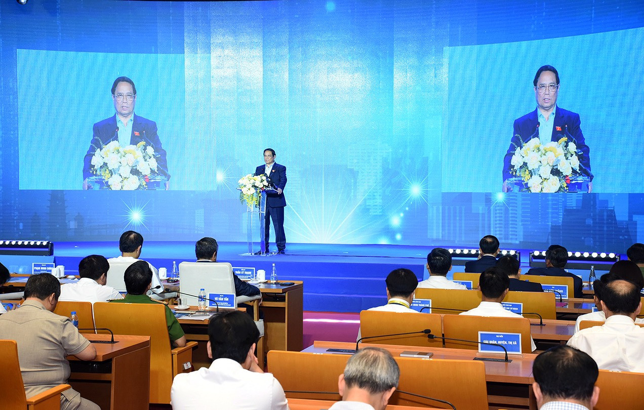 Thủ tướng yêu cầu Hà Nội phải là địa phương đi đầu, tiên phong trong công cuộc đổi mới và phát triển kinh tế số, xã hội số, công dân số, hướng tới xã hội văn minh, hiện đại.