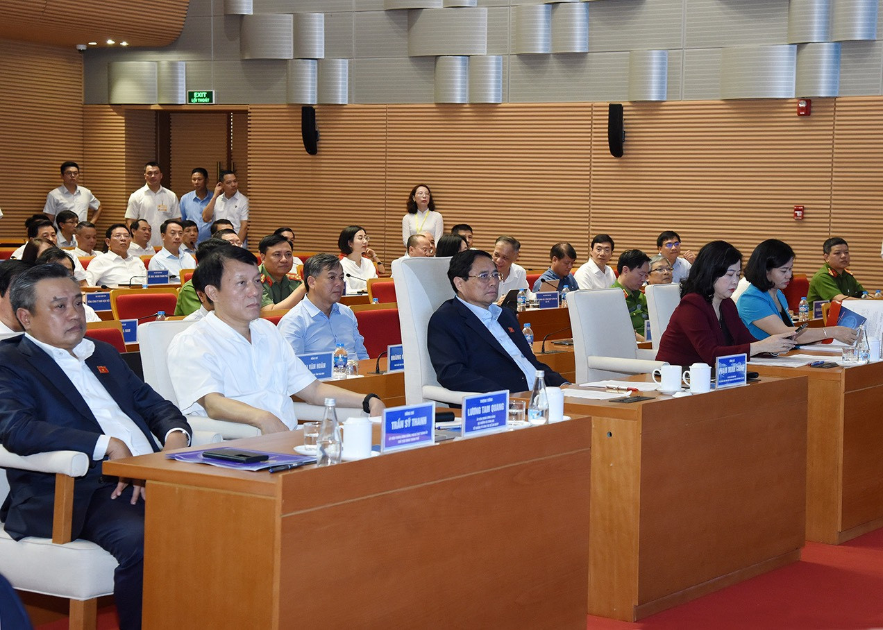 Thủ tướng Phạm Minh Chính và các đại biểu dự Hội nghị sơ kết 6 tháng thực hiện Đề án 06 của thành phố Hà Nội.