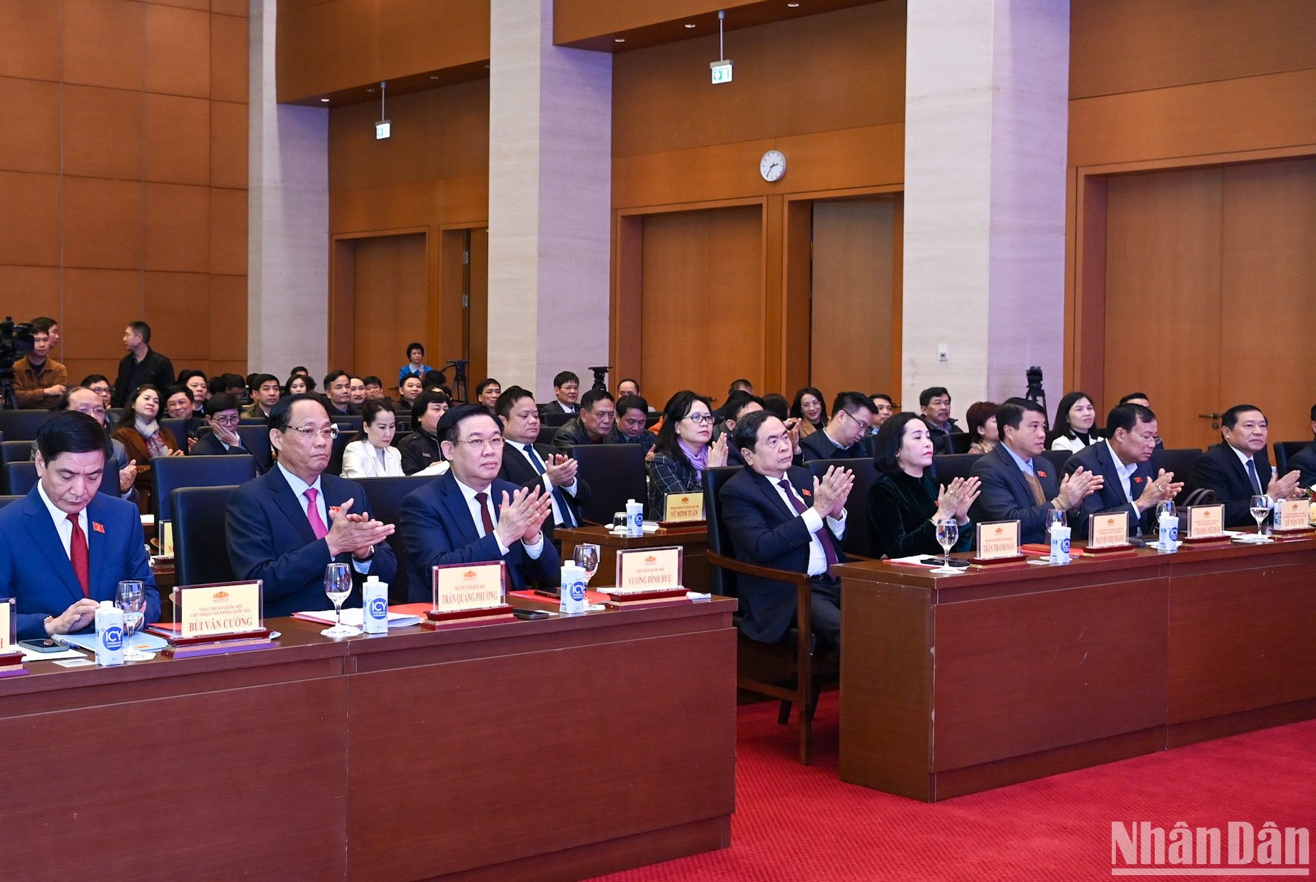 Chủ tịch Quốc hội Vương Đình Huệ, Phó Chủ tịch Thường trực Quốc hội Trần Thanh Mẫn, Phó Chủ tịch Quốc hội Trần Quang Phương và các đại biểu dự Lễ phát động.