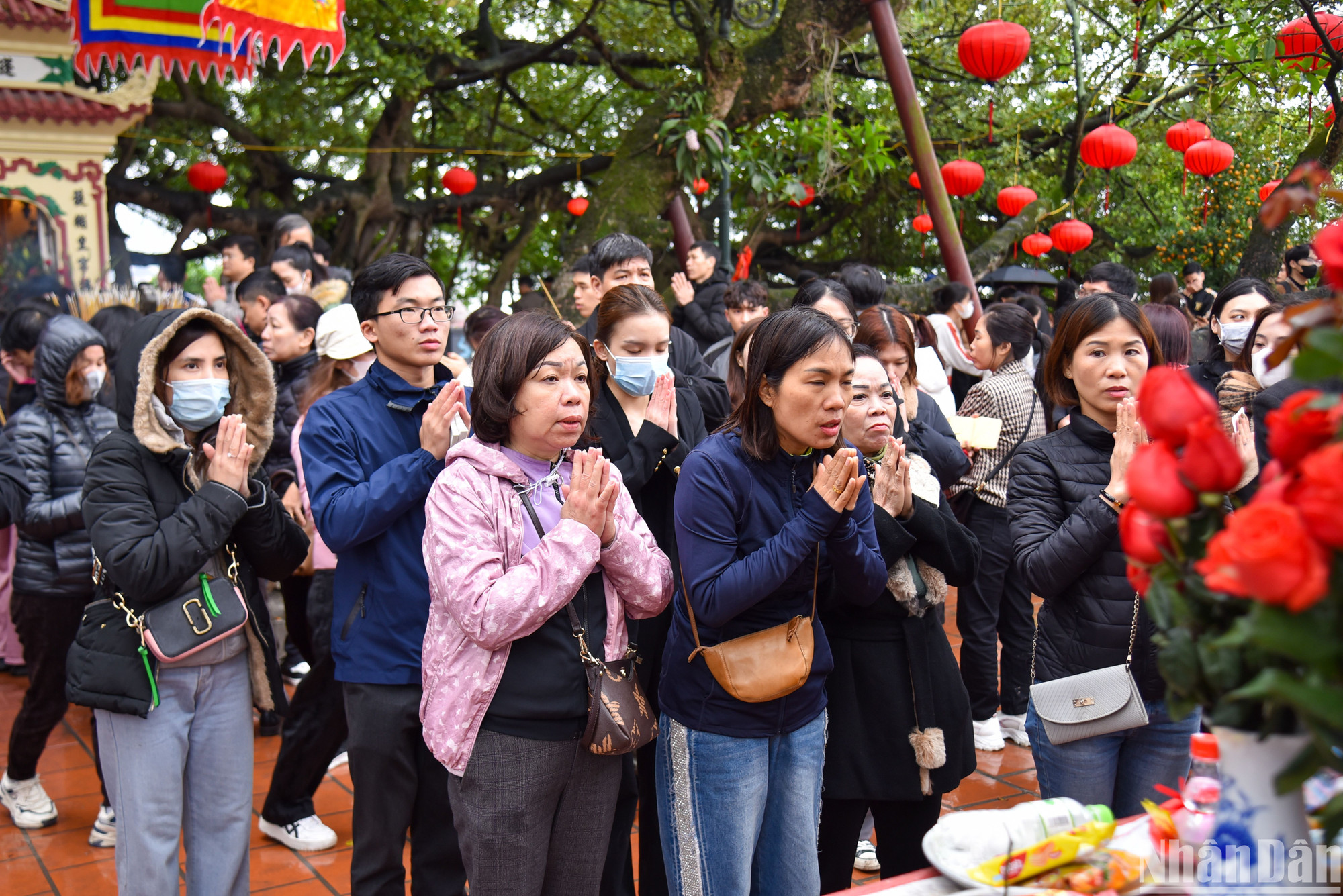 Chị Bảo Khánh (Long Biên, Hà Nội) chia sẻ: "Tết Nguyên tiêu là một trong những ngày lễ quan trọng nhất đối với tôi. Hằng năm, cứ vào ngày Rằm tháng Giêng tôi thường đi lễ tại phủ Tây Hồ để cầu mong cho gia đình và người thân một năm mới mạnh khỏe, sung túc, công việc của bản thân thuận lợi và hanh thông."
