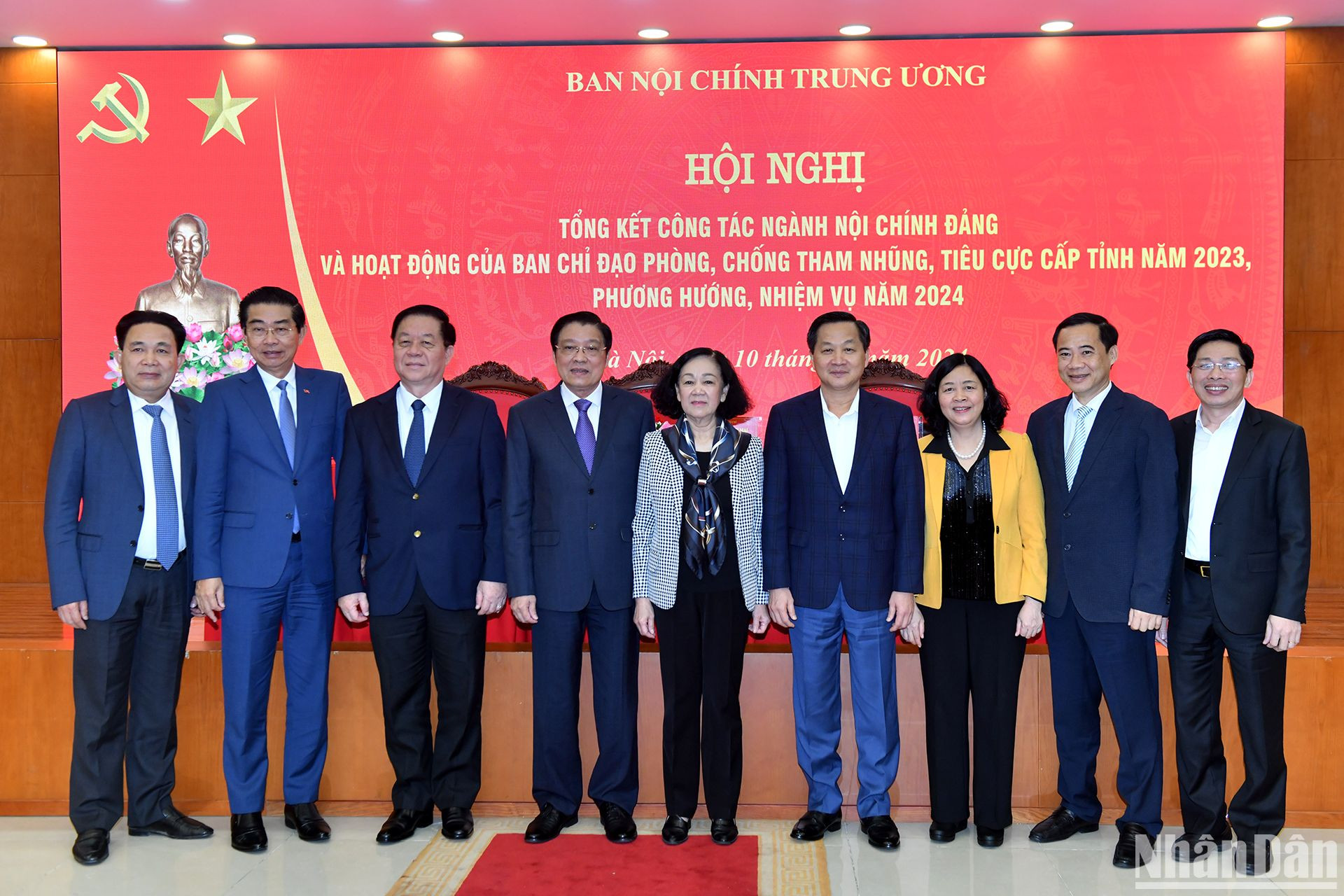 Đồng chí Trương Thị Mai, Ủy viên Bộ Chính trị, Thường trực Ban Bí thư, Trưởng Ban Tổ chức Trung ương và các đồng chí lãnh đạo Đảng, Nhà nước và các đại biểu dự hội nghị. Đồng chí Trương Thị Mai, Ủy viên Bộ Chính trị, Thường trực Ban Bí thư, Trưởng Ban Tổ chức Trung ương và các đồng chí lãnh đạo Đảng, Nhà nước và các đại biểu dự hội nghị.