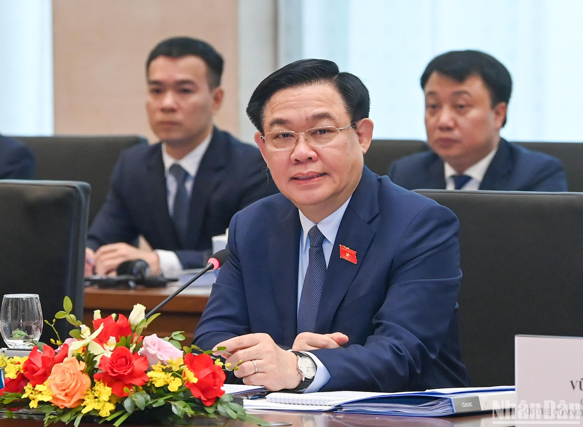 Chủ tịch Quốc hội Vương Đình Huệ phát biểu mở đầu cuộc làm việc.