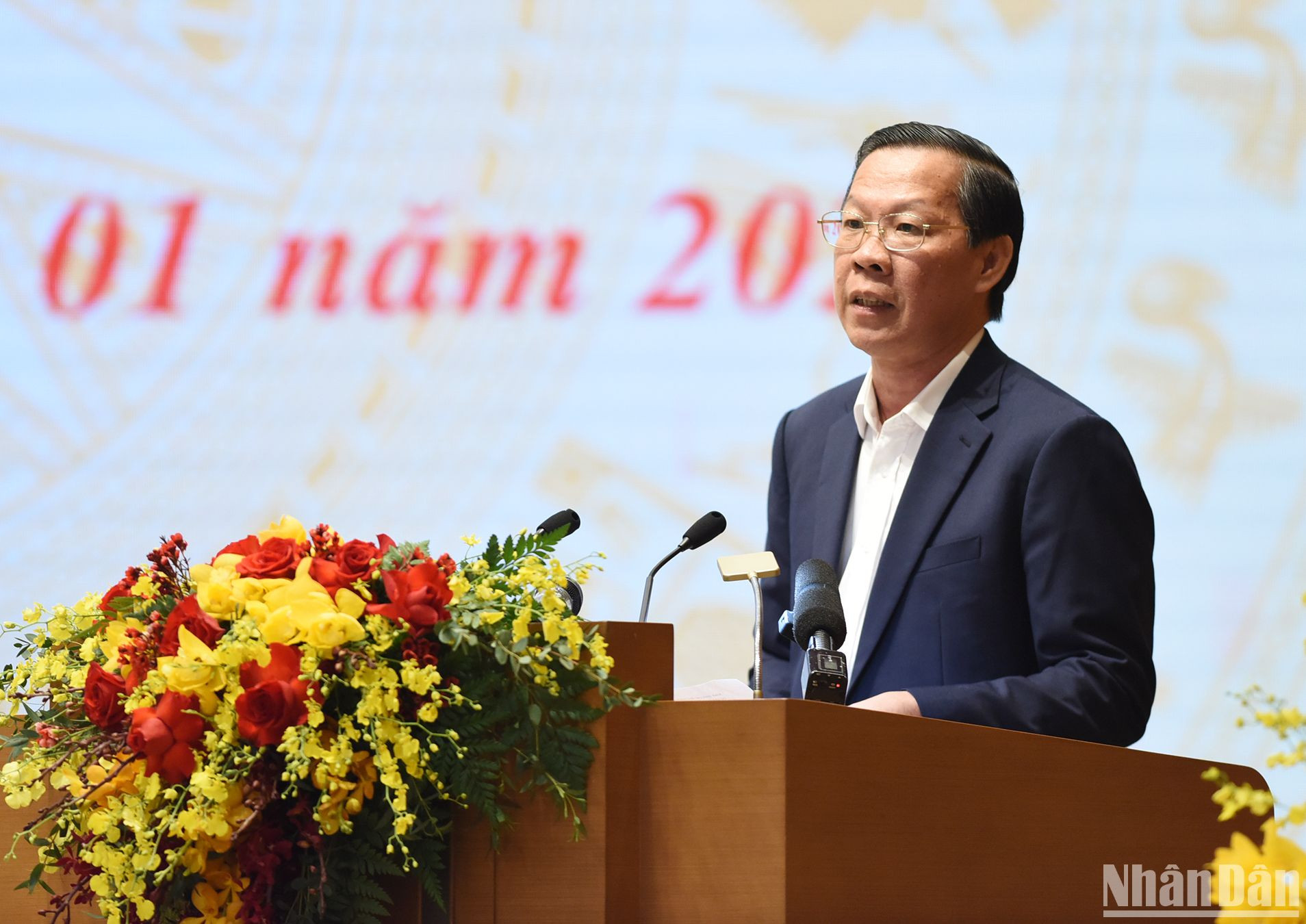 Chủ tịch Ủy ban nhân dân Thành phố Hồ Chí Minh Phan Văn Mãi phát biểu tại hội nghị. Chủ tịch Ủy ban nhân dân Thành phố Hồ Chí Minh Phan Văn Mãi phát biểu tại hội nghị.