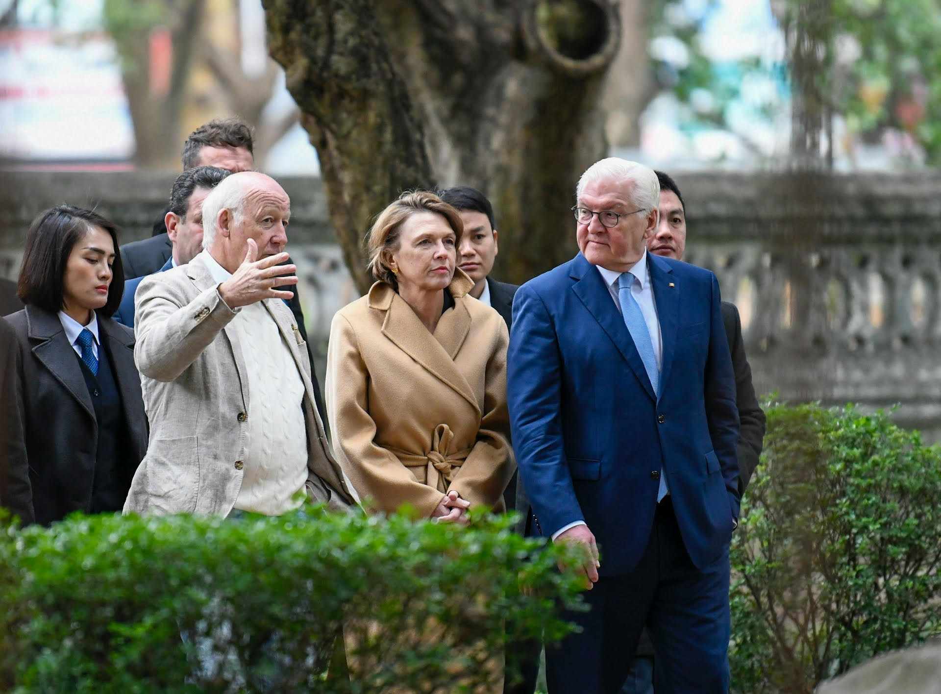 Hoạt động diễn ra ngay sau khi Tổng thống Cộng hòa Liên bang Đức Frank - Walter Steinmeier và Phu nhân cũng đoàn đại biểu cấp cao Cộng hòa Liên bang Đức đáp xuống sân bay Nội Bài.
