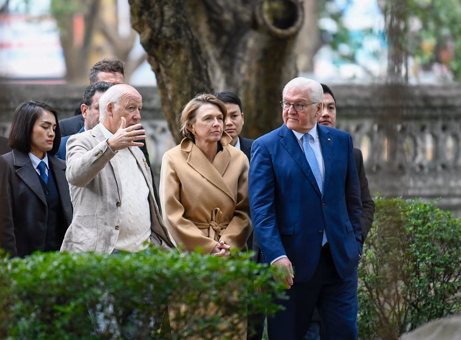 Hoạt động diễn ra ngay sau khi Tổng thống Cộng hòa Liên bang Đức Frank - Walter Steinmeier và Phu nhân cũng đoàn đại biểu cấp cao Cộng hòa Liên bang Đức đáp xuống sân bay Nội Bài.