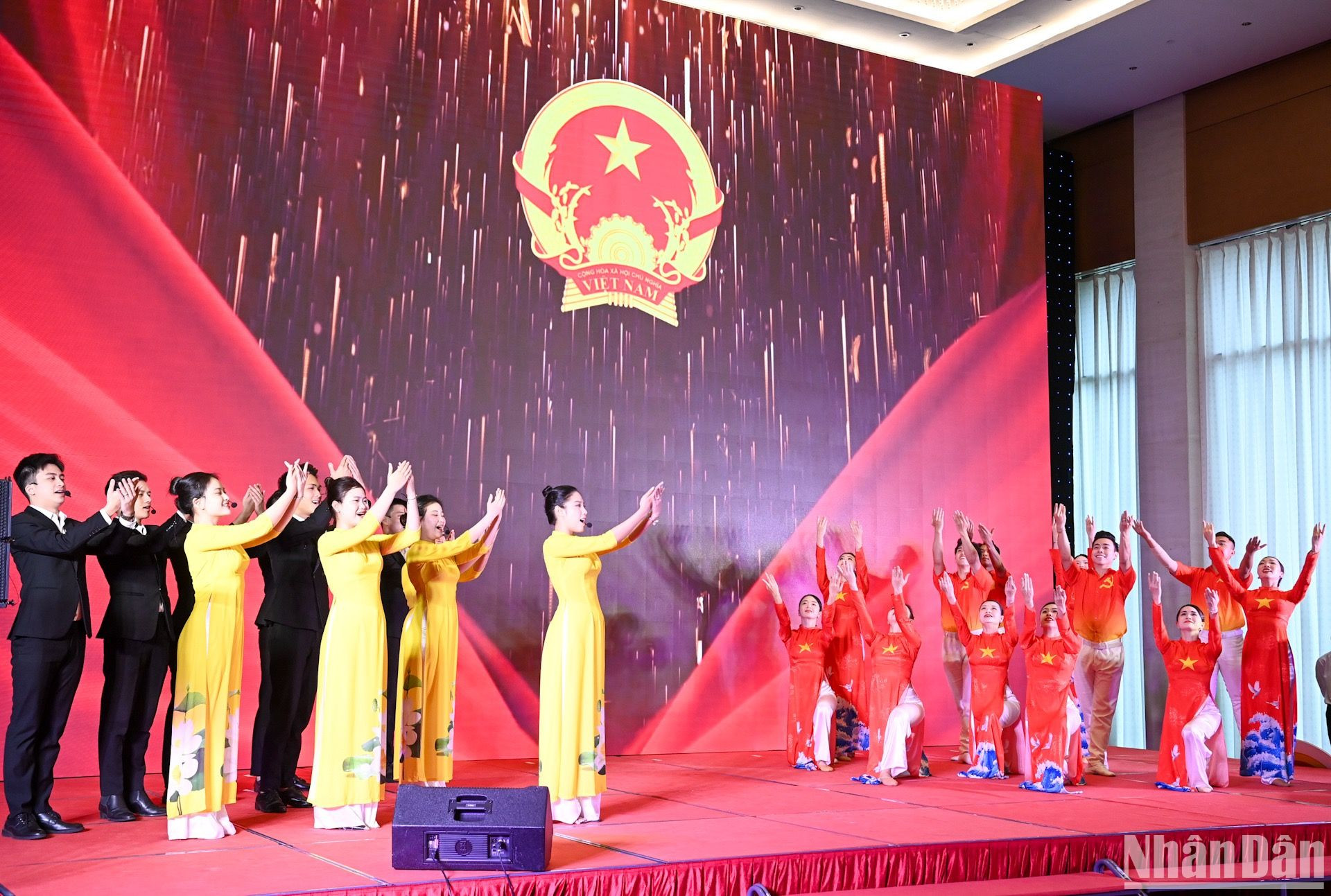 Tiết mục biểu diễn nghệ thuật mở đầu Lễ phát động.