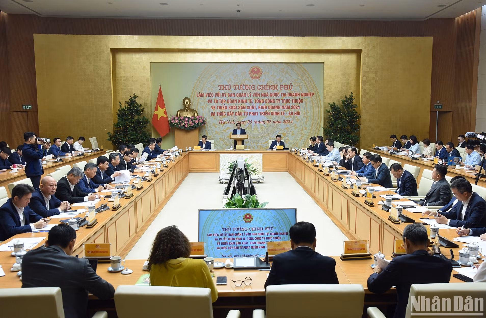 Phát biểu khai mạc, Thủ tướng Phạm Minh Chính nêu rõ hội nghị nhằm đánh giá tình hình hoạt động của Ủy ban và các tập đoàn, tổng công ty trực thuộc trong năm 2023 và các nhiệm vụ, giải pháp triển khai sản xuất, kinh doanh năm 2024 và thúc đẩy đầu tư phát triển kinh tế-xã hội.