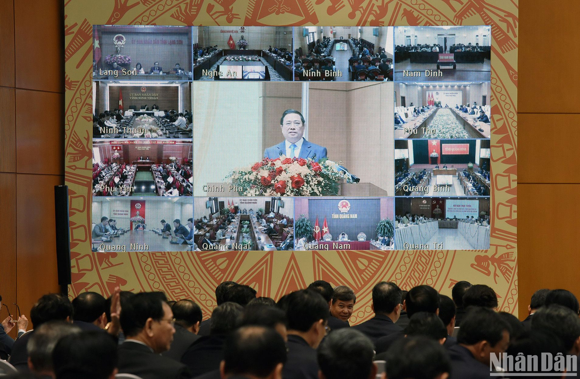 Hội nghị diễn ra dưới hình thức trực tiếp tại Văn phòng Chính phủ và trực tuyến đến các địa phương. Hội nghị diễn ra dưới hình thức trực tiếp tại Văn phòng Chính phủ và trực tuyến đến các địa phương.