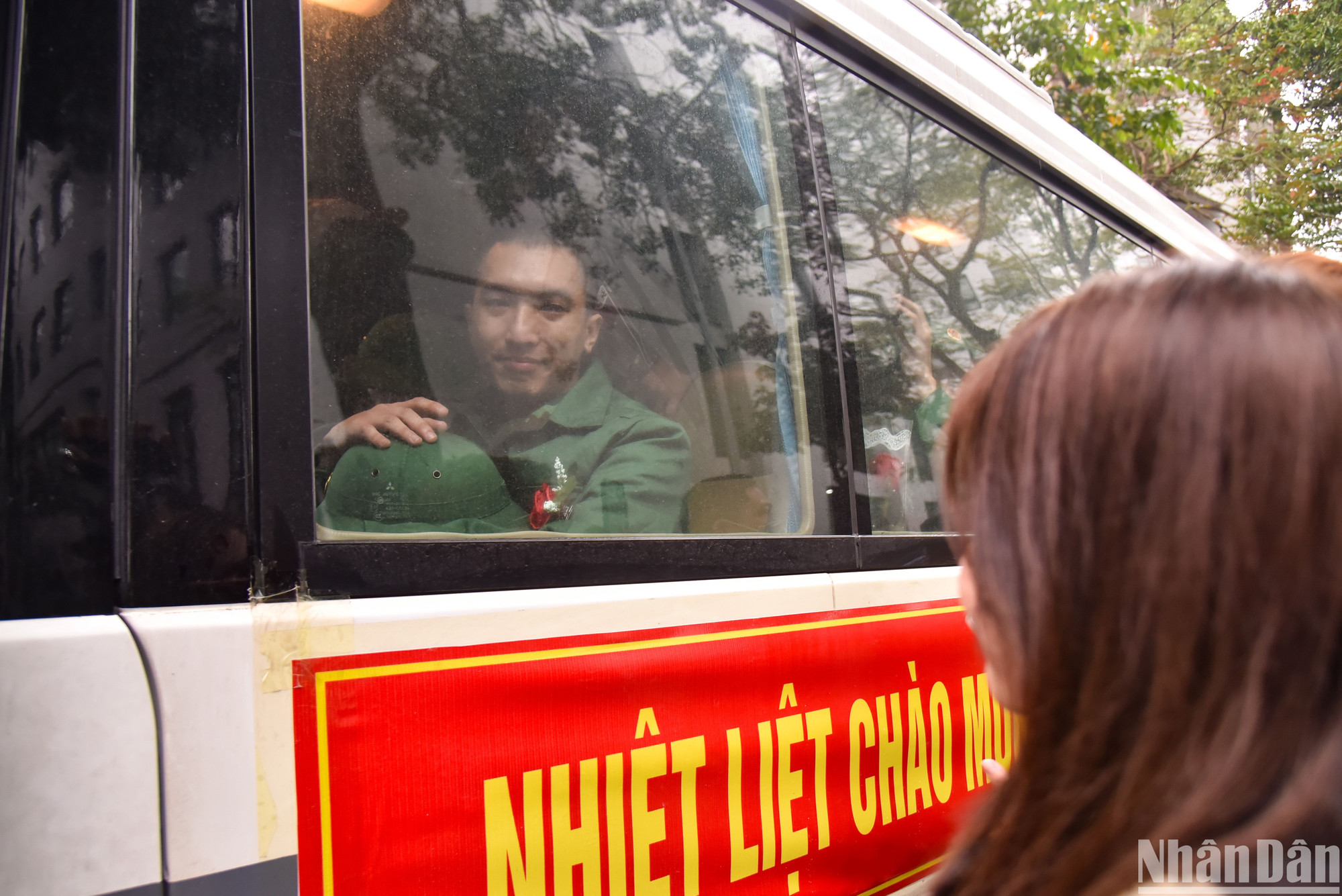 Ánh mắt kiên định của một tân binh như lời nhắn nhủ: "Anh sẽ trở về với gia đình sau khi hoàn thành nghĩa vụ".