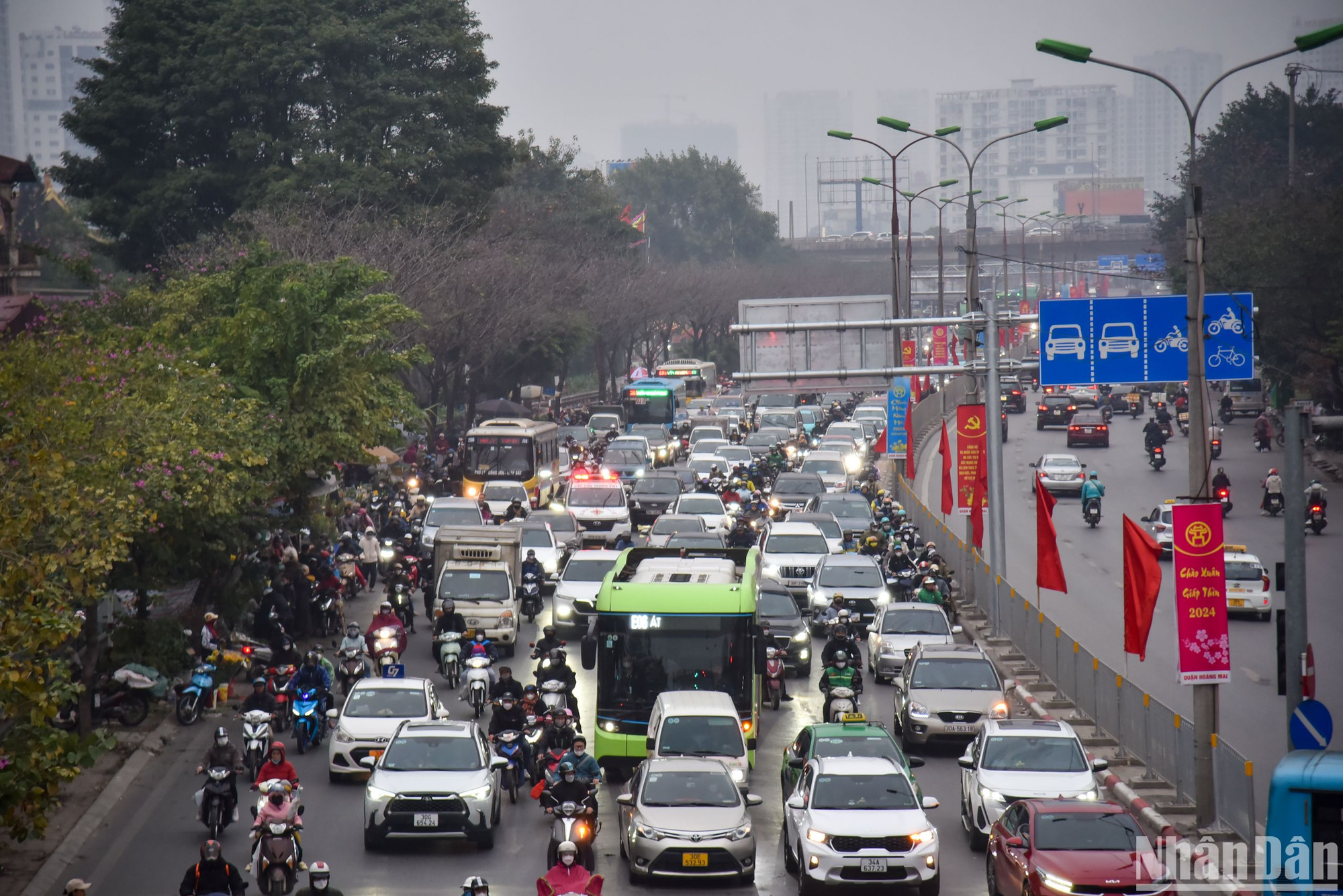 Vào lúc 5 giờ chiều 7/2 (tức 28 tháng Chạp) tại cửa ngõ phía nam của Thủ đô đã bắt đầu xảy ra tình trạng ùn ứ, ách tắc.