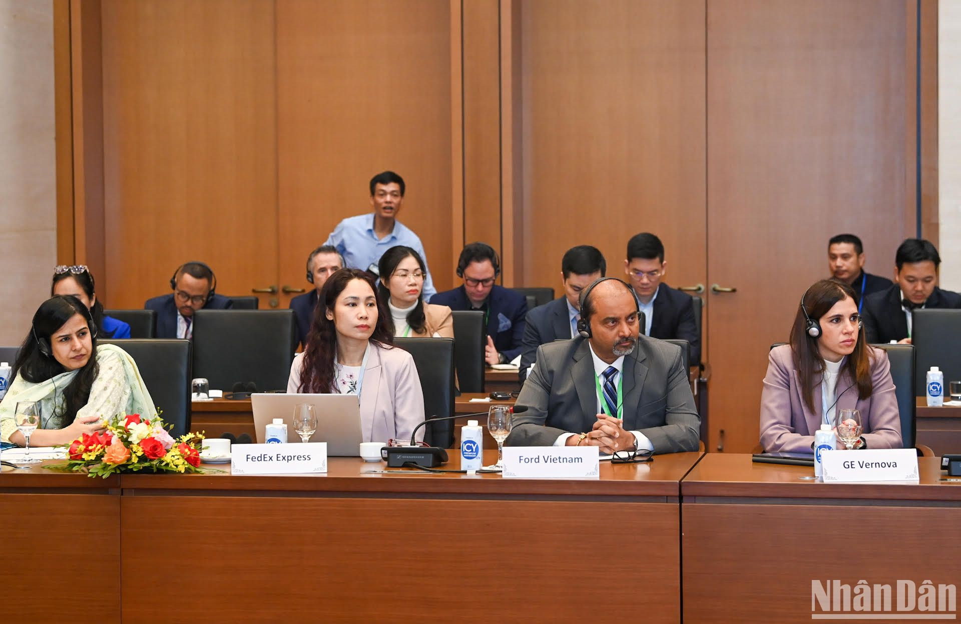 Đoàn doanh nghiệp USABC dự cuộc làm việc.