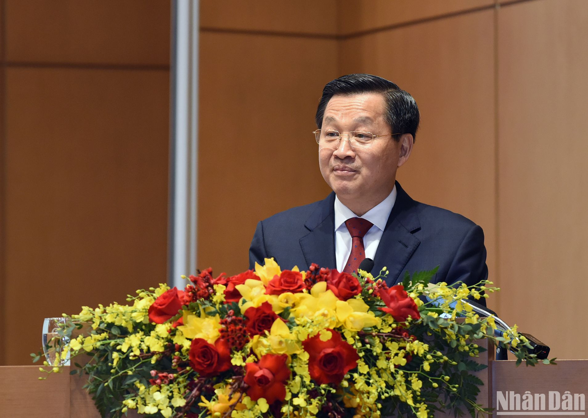 Phó Thủ tướng Lê Minh Khái trình bày Báo cáo về tình hình kinh tế-xã hội năm 2023 và phương hướng, nhiệm vụ, giải pháp năm 2024. Phó Thủ tướng Lê Minh Khái trình bày Báo cáo về tình hình kinh tế-xã hội năm 2023 và phương hướng, nhiệm vụ, giải pháp năm 2024.