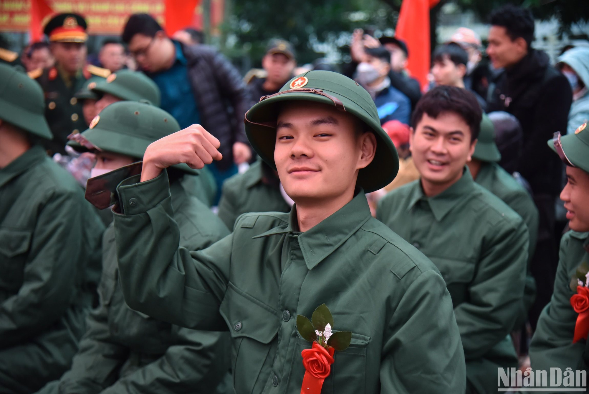 Tân binh Tuấn Nam, 24 tuổi, sẽ tham gia nghĩa vụ quân sự. Nam chia sẻ: "Em rất hào hứng tham gia rèn luyện trong môi trường quân đội, bản thân em sẽ cố gắng hết mình để hoàn thành tốt những nhiệm vụ được giao".