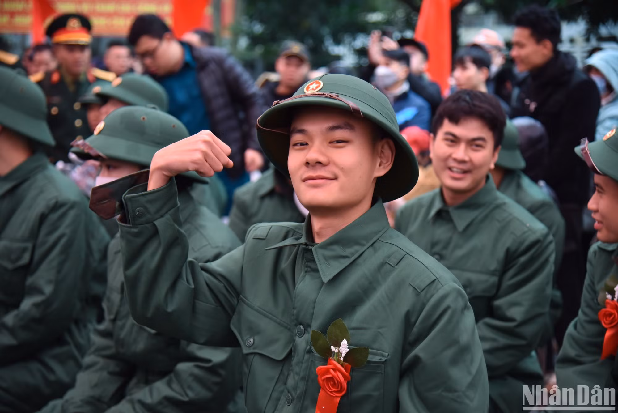 Tân binh Tuấn Nam, 24 tuổi, sẽ tham gia nghĩa vụ quân sự. Nam chia sẻ: "Em rất hào hứng tham gia rèn luyện trong môi trường quân đội, bản thân em sẽ cố gắng hết mình để hoàn thành tốt những nhiệm vụ được giao".