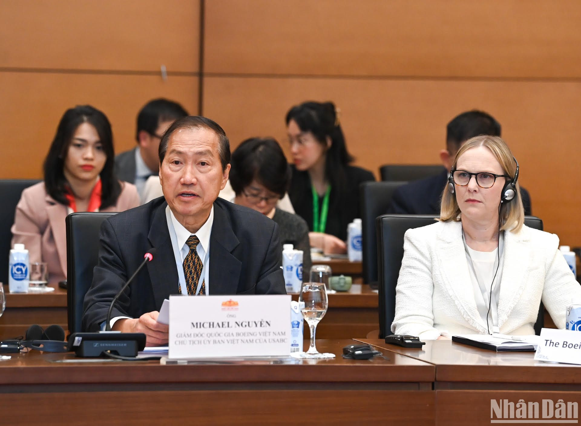 Giám đốc Boeing Việt Nam Michael Nguyễn phát biểu tại cuộc làm việc.