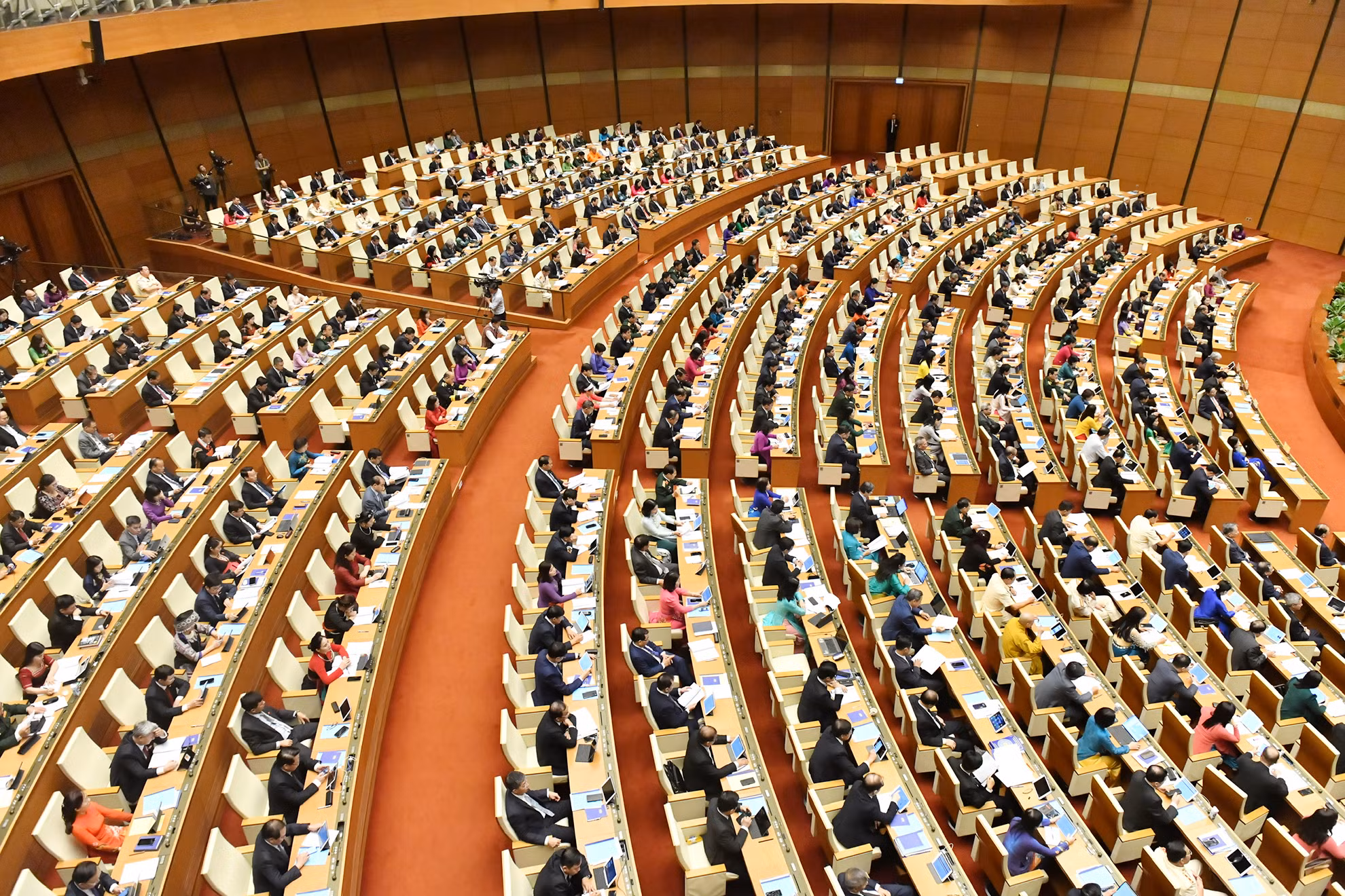 Tại kỳ họp này, Quốc hội tiến hành xem xét, thông qua 10 dự án luật, 3 dự thảo nghị quyết; đồng thời xem xét, cho ý kiến 11 dự án luật. Ngoài ra, Quốc hội cũng xem xét, cho ý kiến về các vấn đề kinh tế-xã hội, ngân sách nhà nước, giám sát, thực hành tiết kiệm, chống lãng phí; xem xét, quyết định công tác nhân sự theo thẩm quyền; bên cạnh việc tiến hành chất vấn và trả lời chất vấn trong 2,5 ngày.