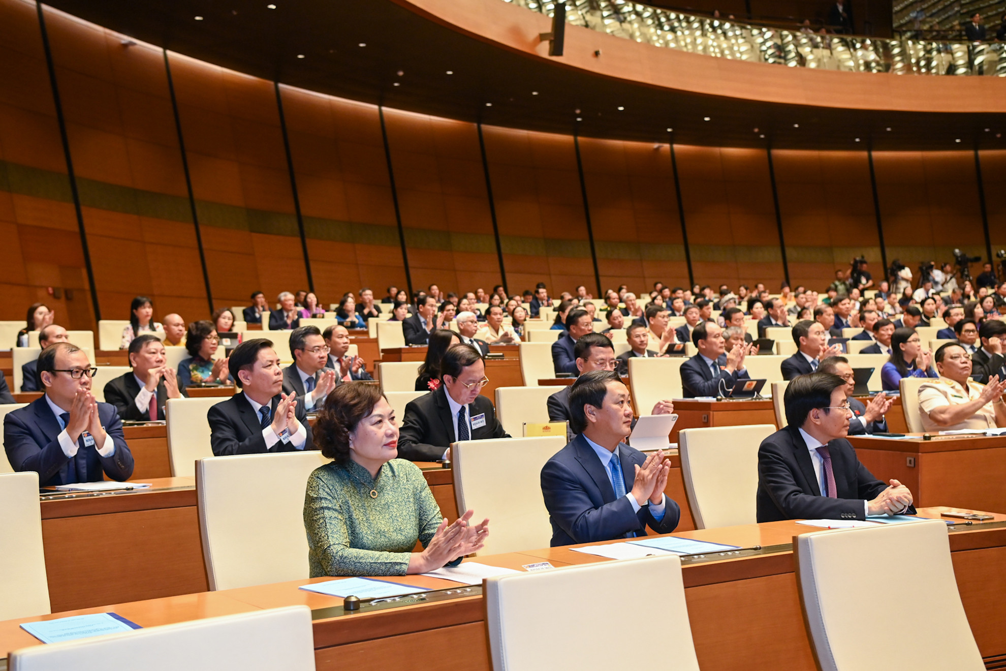 Các thành viên Chính phủ và đại biểu khách mời tại phiên khai mạc Kỳ họp thứ 7.