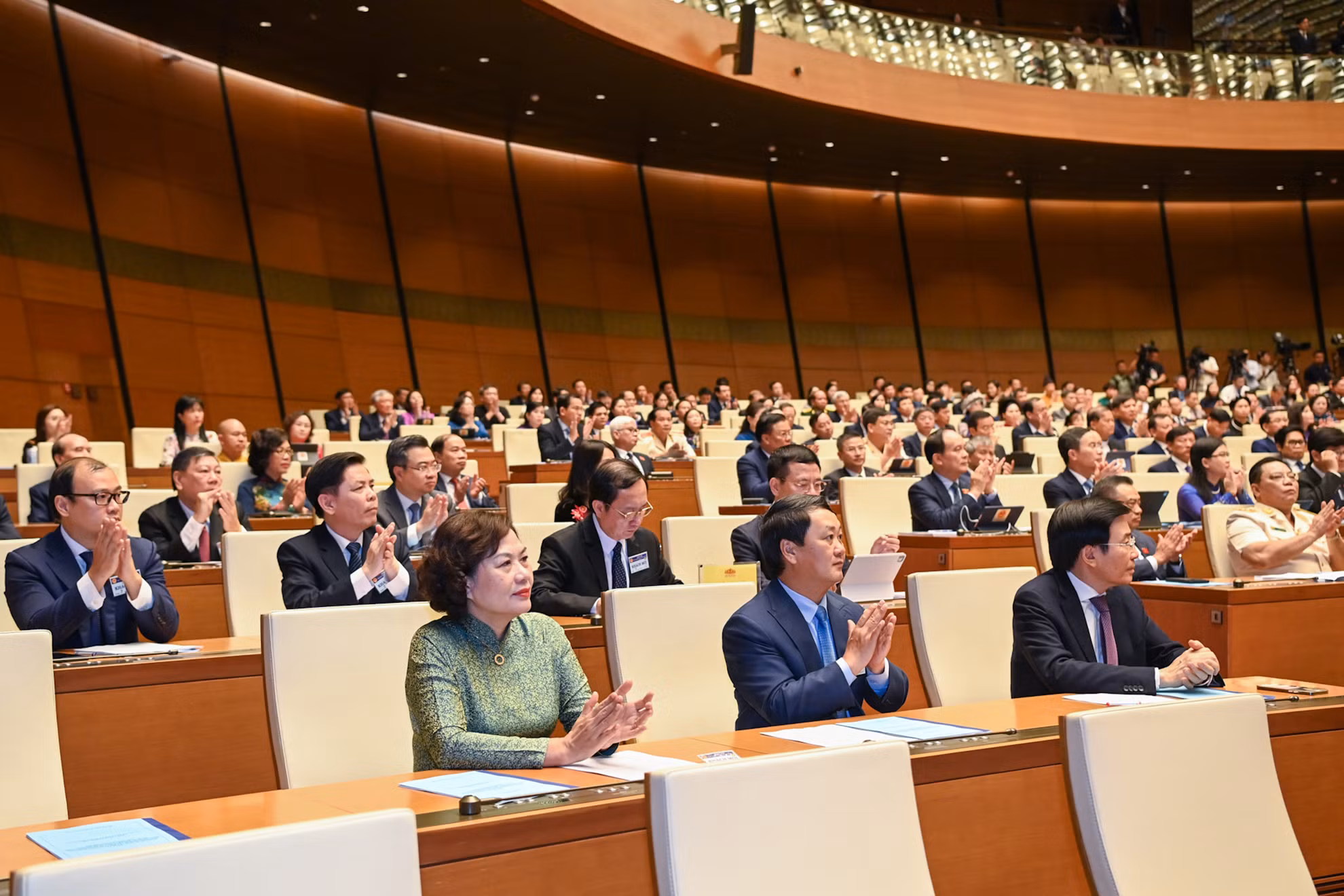 Các thành viên Chính phủ và đại biểu khách mời tại phiên khai mạc Kỳ họp thứ 7.