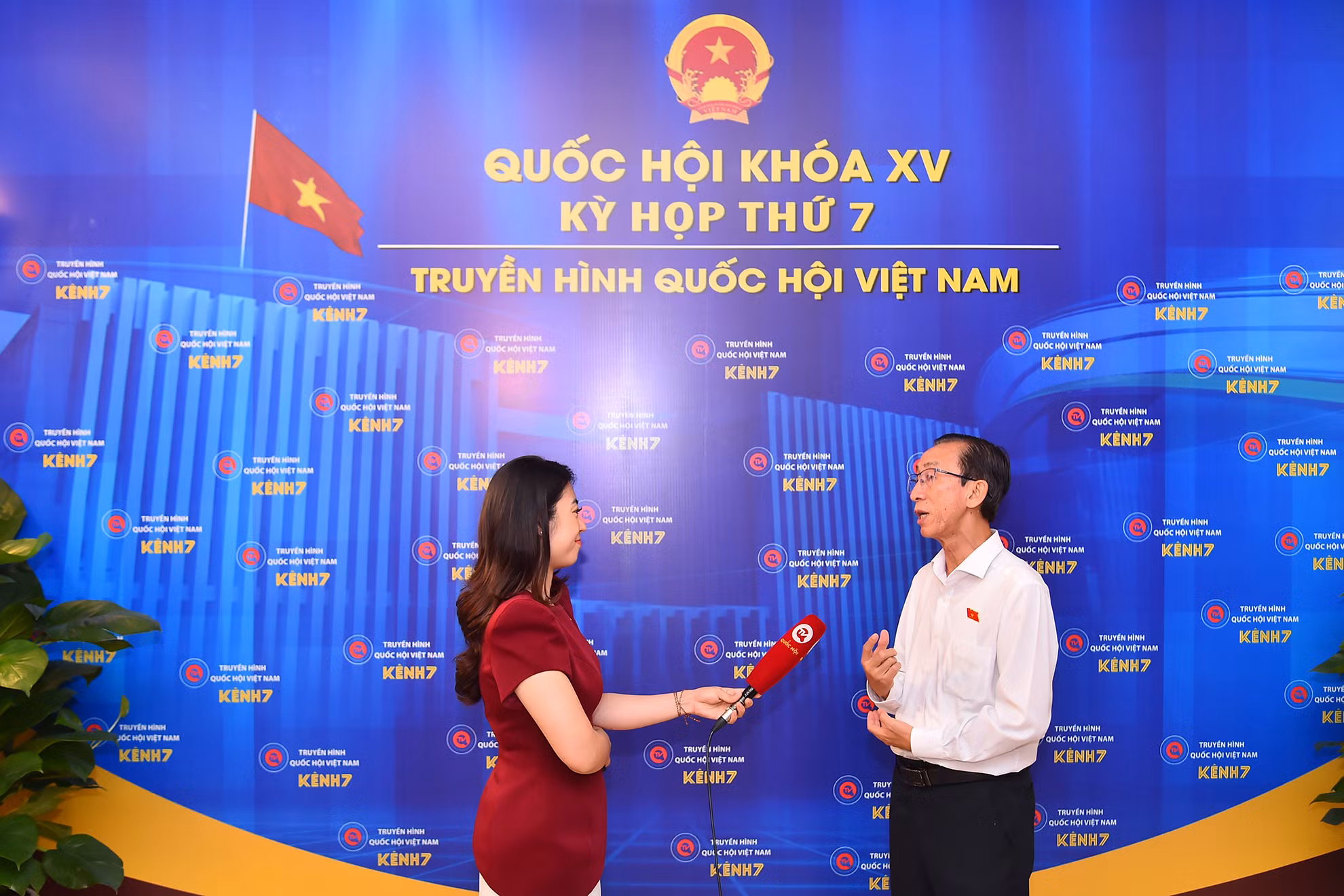 Đại biểu Quốc hội Thành phố Hồ Chí Minh Trần Hoàng Ngân trả lời phỏng vấn các cơ quan thông tấn, báo chí bên lề phiên chất vấn và trả lời chất vấn.
