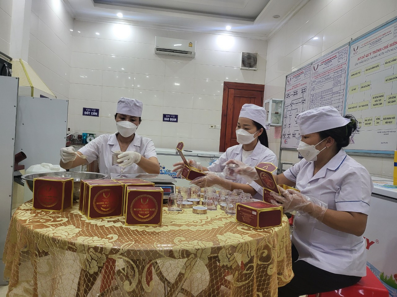 Từ một vài sản phẩm đơn thuần, đến nay cơ sở sản xuất nhung hươu Hiền Ngọc (Hương Sơn) đã chế biến, sản xuất được 6 sản phẩm từ nhung hươu