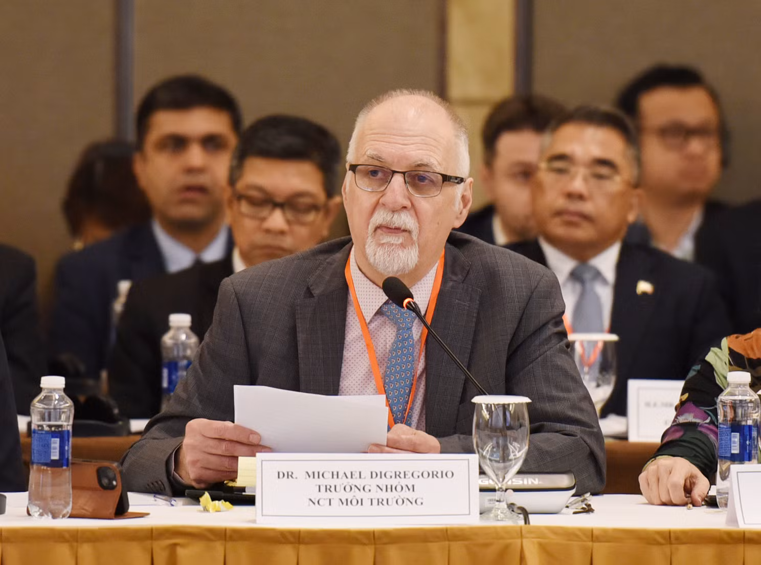 Ông Michael Digregorio, Trưởng Nhóm công tác môi trường phát biểu tại Diễn đàn.