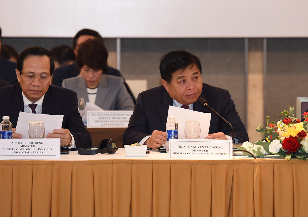 Bộ trưởng Kế hoạch và Đầu tư Nguyễn Chí Dũng phát biểu khai mạc Diễn đàn. Bộ trưởng Kế hoạch và Đầu tư Nguyễn Chí Dũng phát biểu khai mạc Diễn đàn.