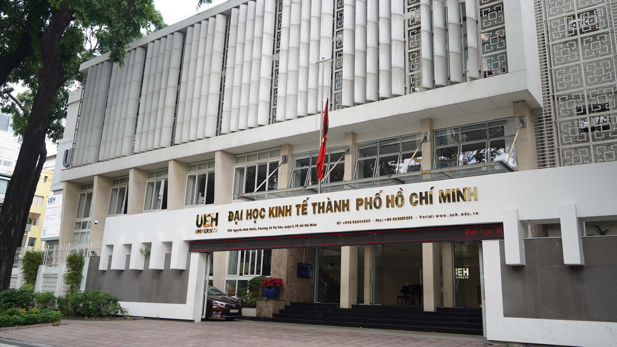 Trường đại học kinh tế trong kỳ nghỉ hè.