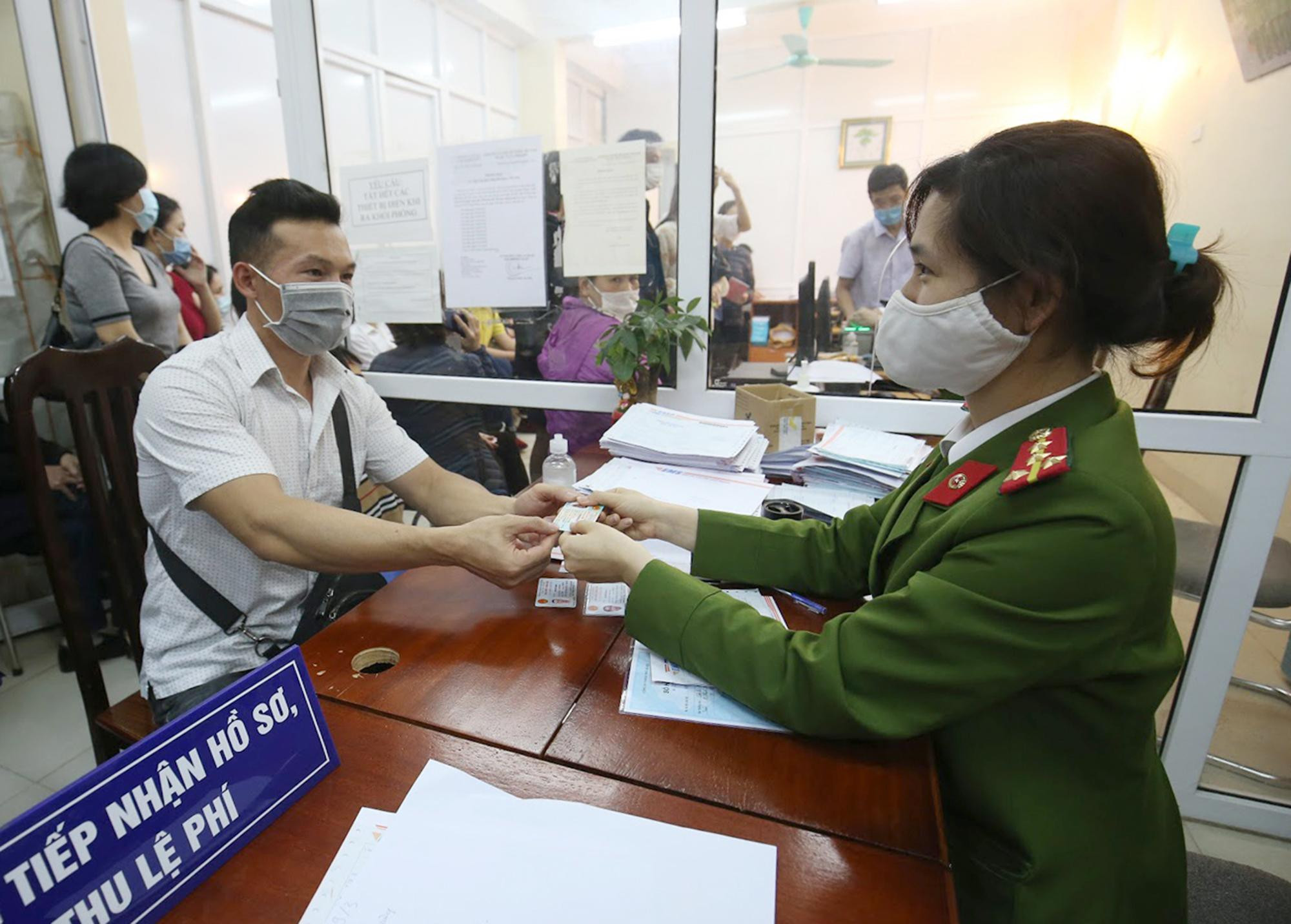 Làm Căn cước công dân cho người dân tại Hà Nội.