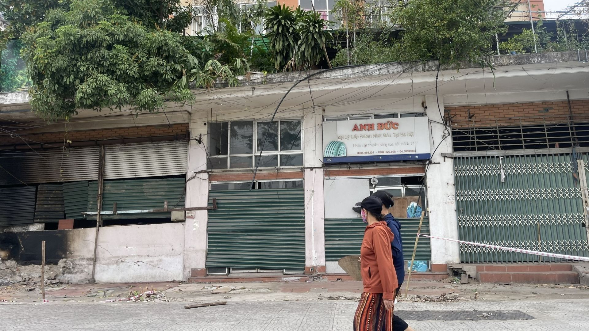 Nhiều vị trí xuống cấp, gây nhếch nhác đô thị. Nhiều vị trí xuống cấp, gây nhếch nhác đô thị.