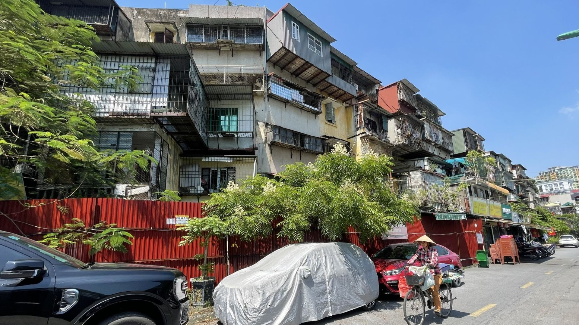 Nhà G6A Thành Công, phường Thành Công, quận Ba Đình được cơ quan chức năng kiểm định, kết luận chất lượng cấp độ D, buộc phải cải tạo, xây dựng lại để bảo đảm an toàn tính mạng, tài sản của người dân.