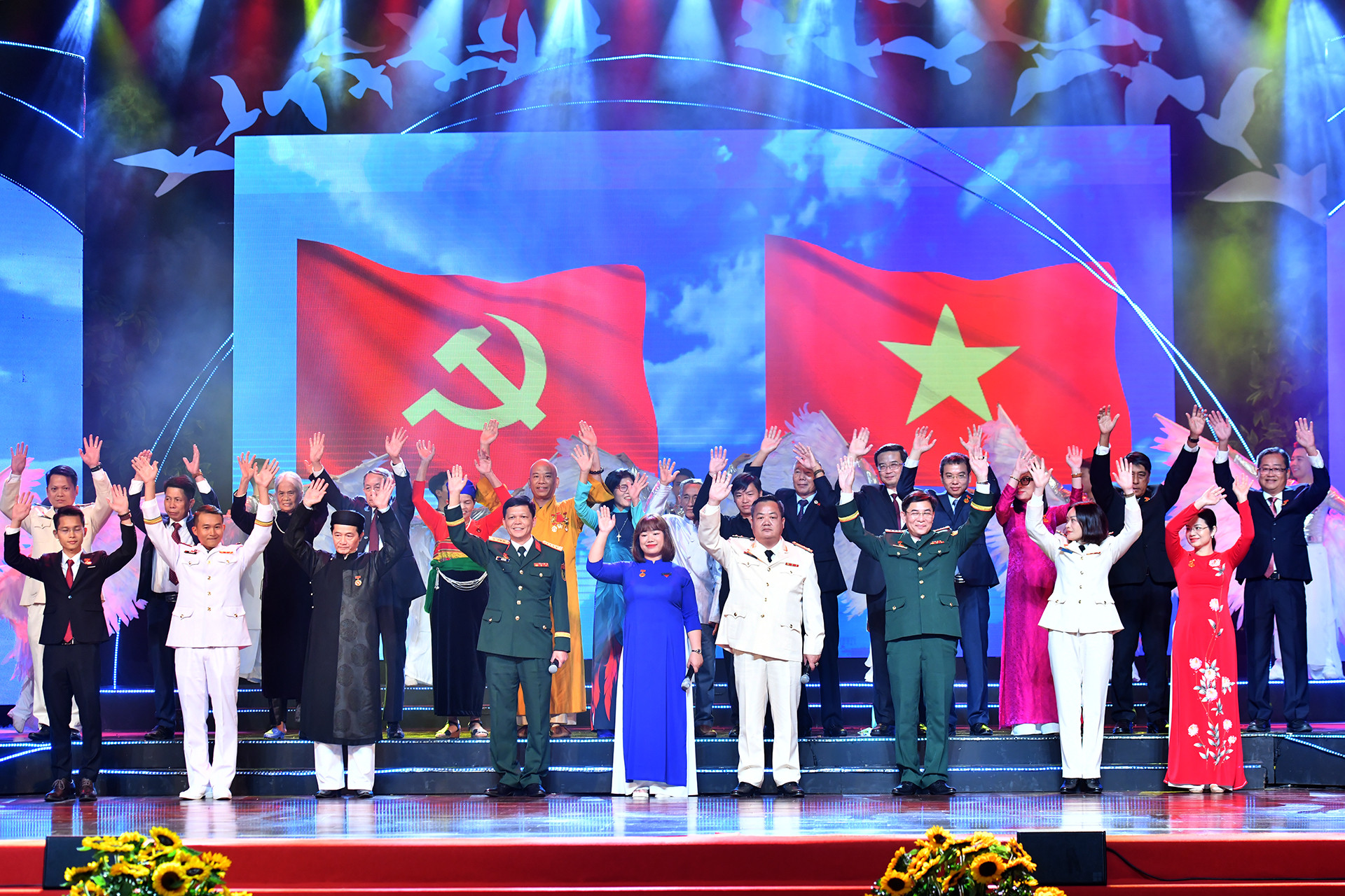 Các điển hình tiêu biểu toàn quốc trong học tập và làm theo tư tưởng, đạo đức, phong cách Hồ Chí Minh.