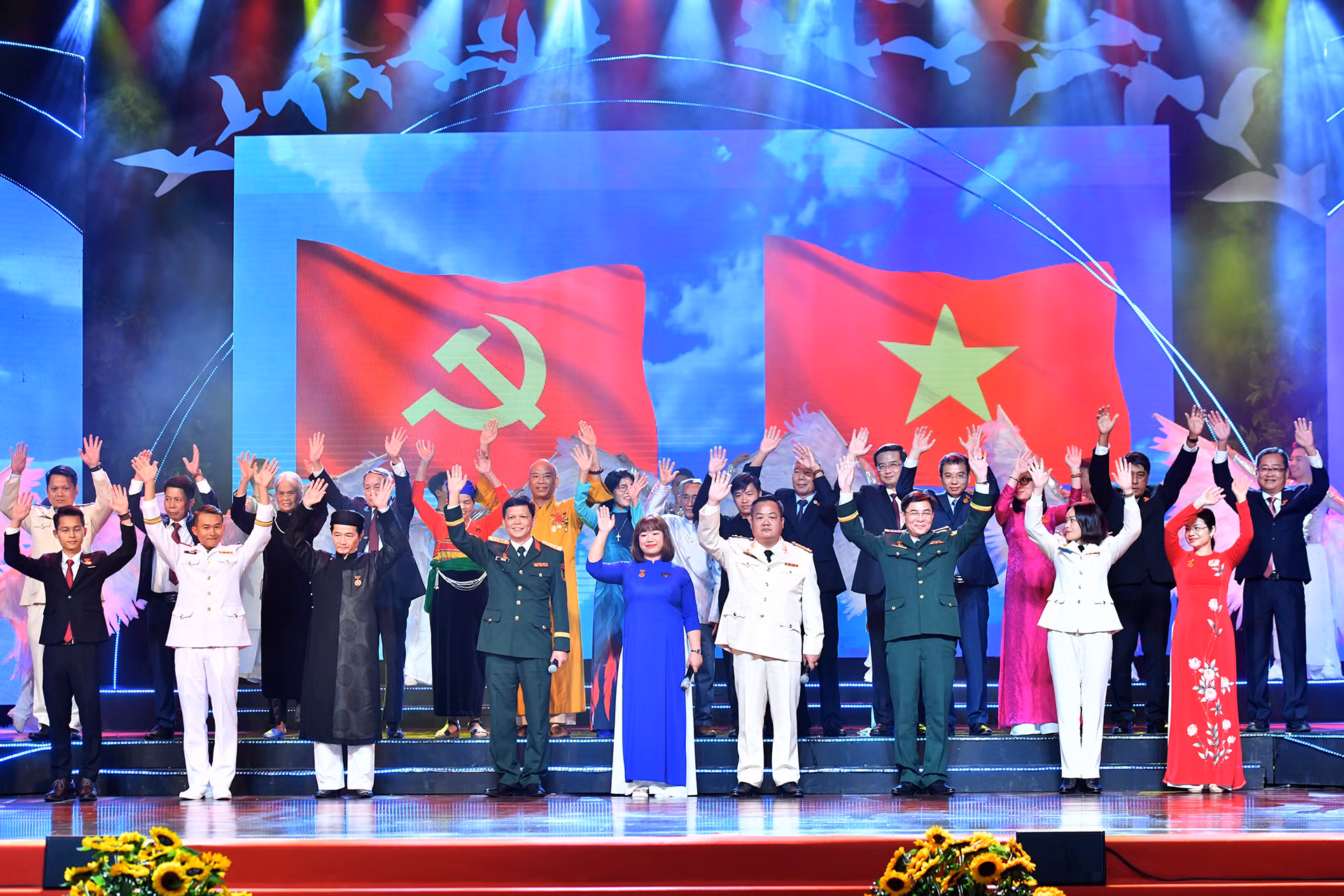 Các điển hình tiêu biểu toàn quốc trong học tập và làm theo tư tưởng, đạo đức, phong cách Hồ Chí Minh.