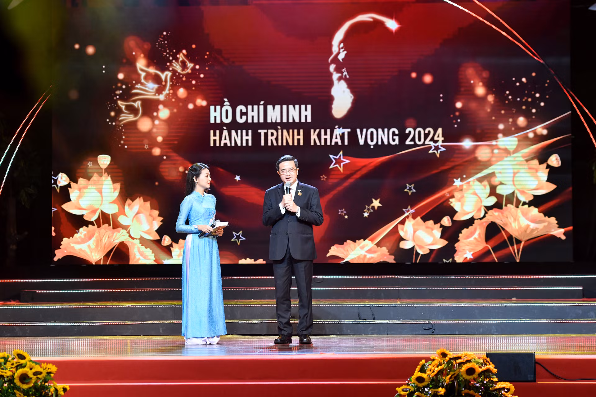 GS.TS Nguyễn Vũ Quốc Huy, Hiệu Trưởng Trường Đại học Y Dược Huế giao lưu tại chương trình.