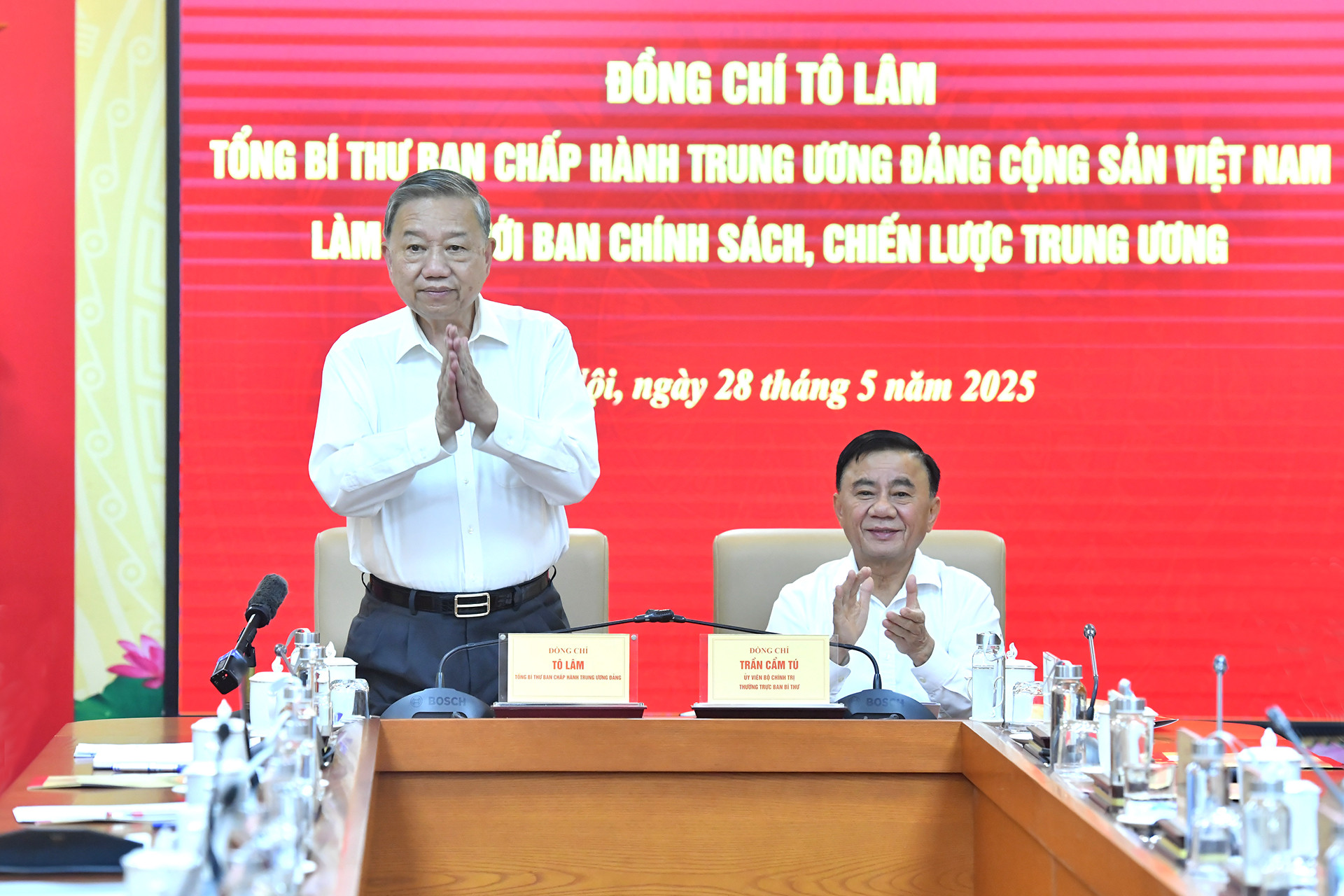 Tổng Bí thư Tô Lâm chủ trì làm việc với Ban Chính sách, chiến lược Trung ương. Tổng Bí thư Tô Lâm chủ trì làm việc với Ban Chính sách, chiến lược Trung ương.