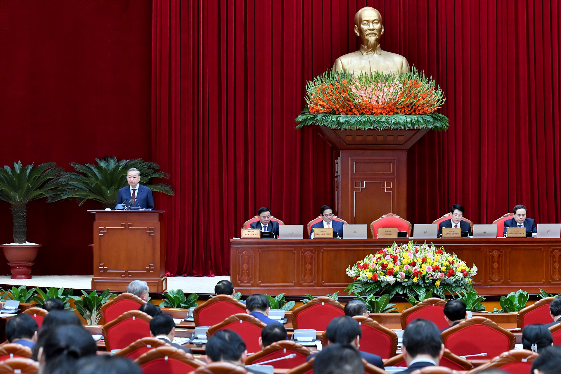 Tổng Bí thư Tô Lâm phát biểu khai mạc Hội nghị Ban Chấp hành Trung ương Đảng khóa XIII. Tổng Bí thư Tô Lâm phát biểu khai mạc Hội nghị Ban Chấp hành Trung ương Đảng khóa XIII.