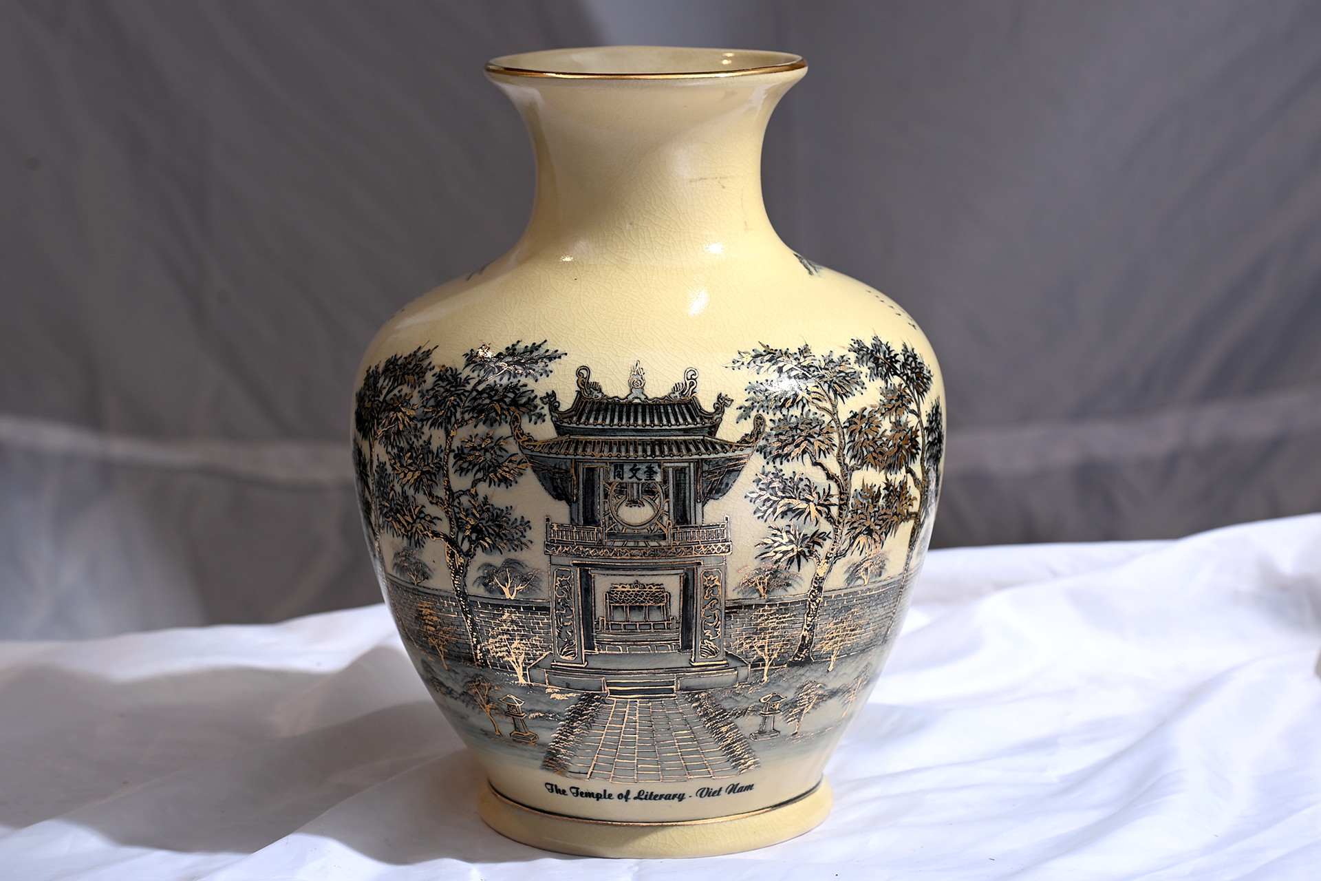 Những sản phẩm gốm Chu Đậu làm quà tặng đã truyền tải thông điệp văn hóa Việt. Các nghệ nhân đưa vào đó những hoa văn, họa tiết gắn liền với danh lam, thắng cảnh nổi tiếng trên mọi miền đất nước.