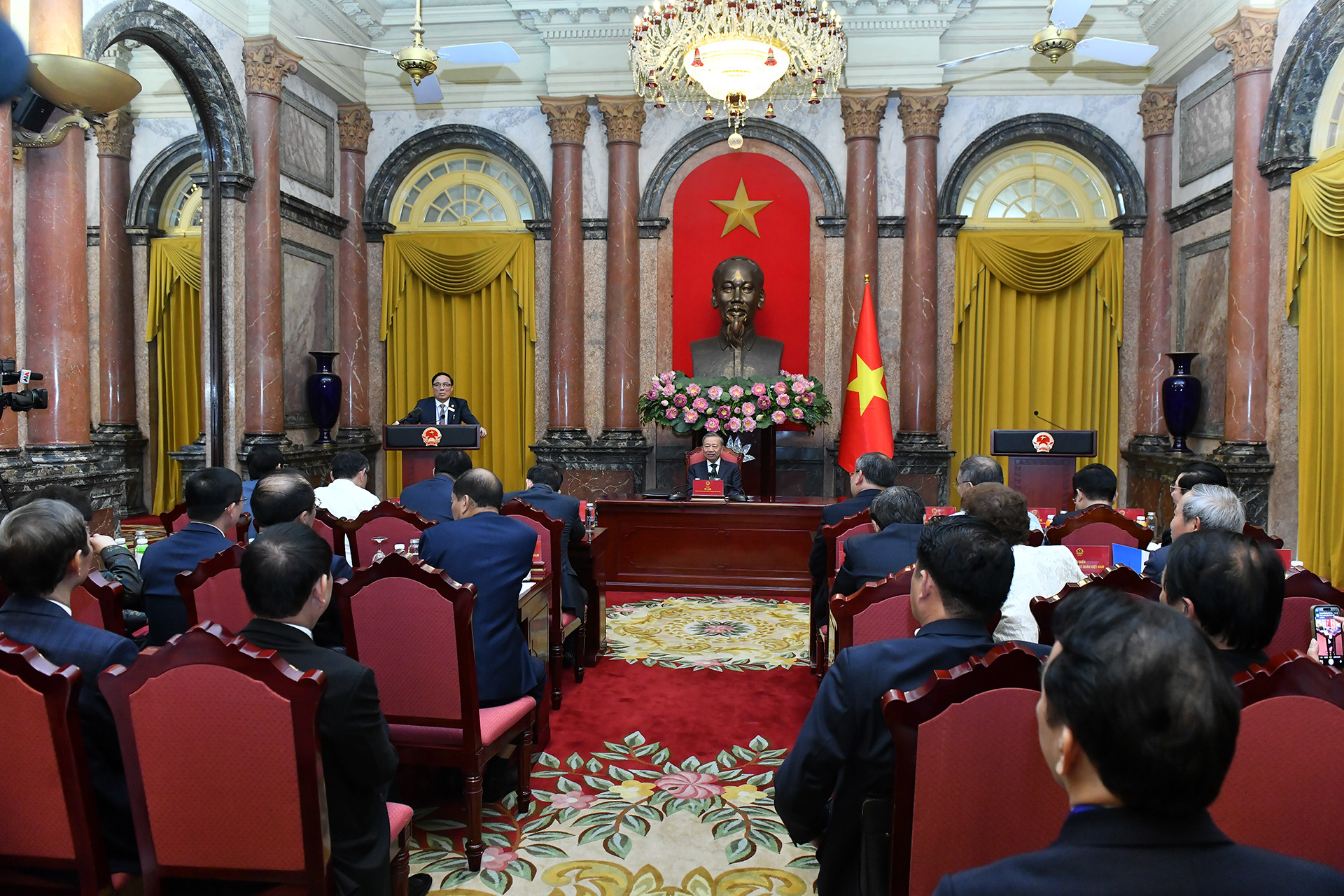 [Ảnh] Tổng Bí thư, Chủ tịch nước Tô Lâm gặp mặt các doanh nhân tiêu biểu ảnh 4