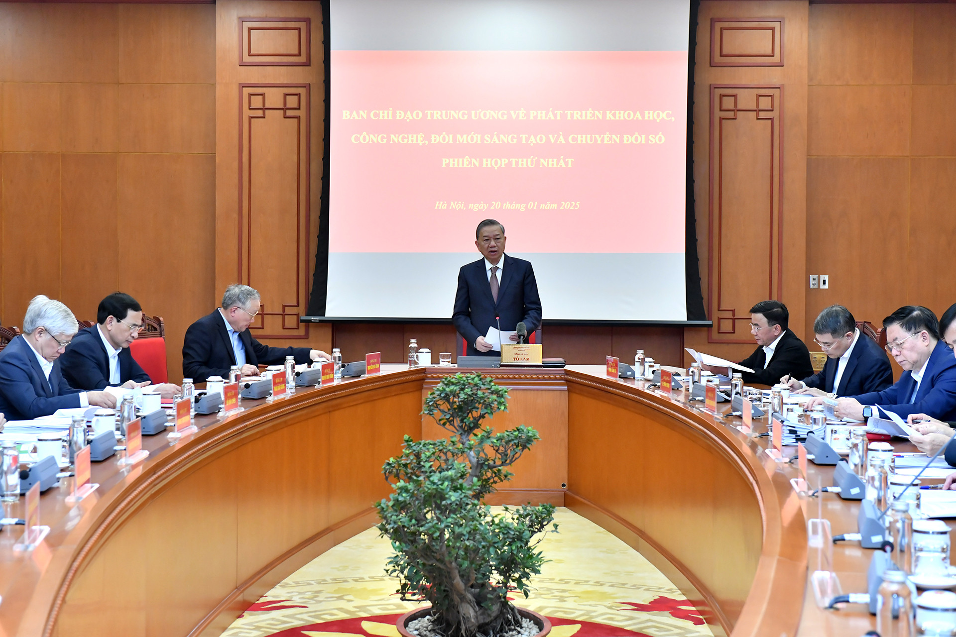 Tổng Bí thư Tô Lâm phát biểu tại phiên họp thứ nhất Ban Chỉ đạo Trung ương về phát triển khoa học, công nghệ, đổi mới sáng tạo và chuyển đổi số.