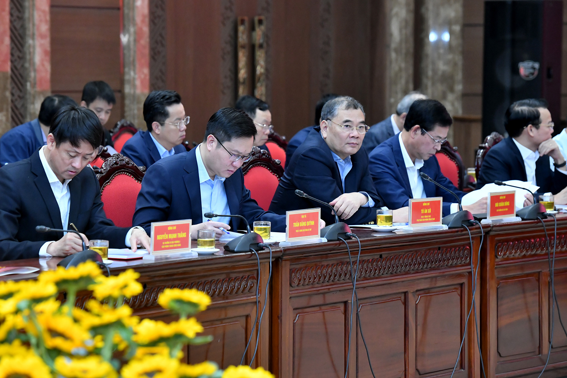 Các đại biểu tham dự buổi làm việc.